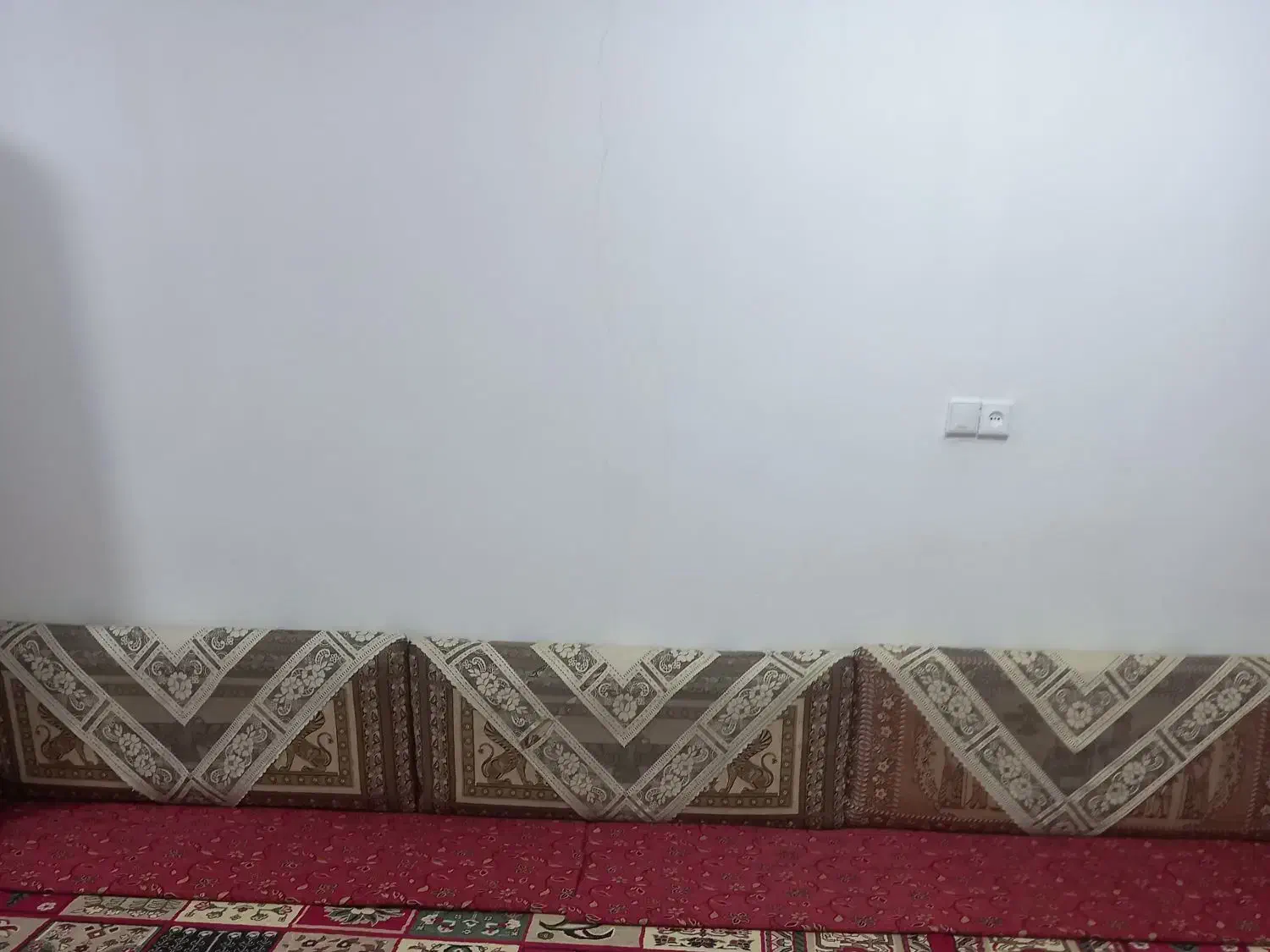 چهار عدد پشتی سه عدد کناره به فروش می‌رود|پشتی|شوشتر, |دیوار