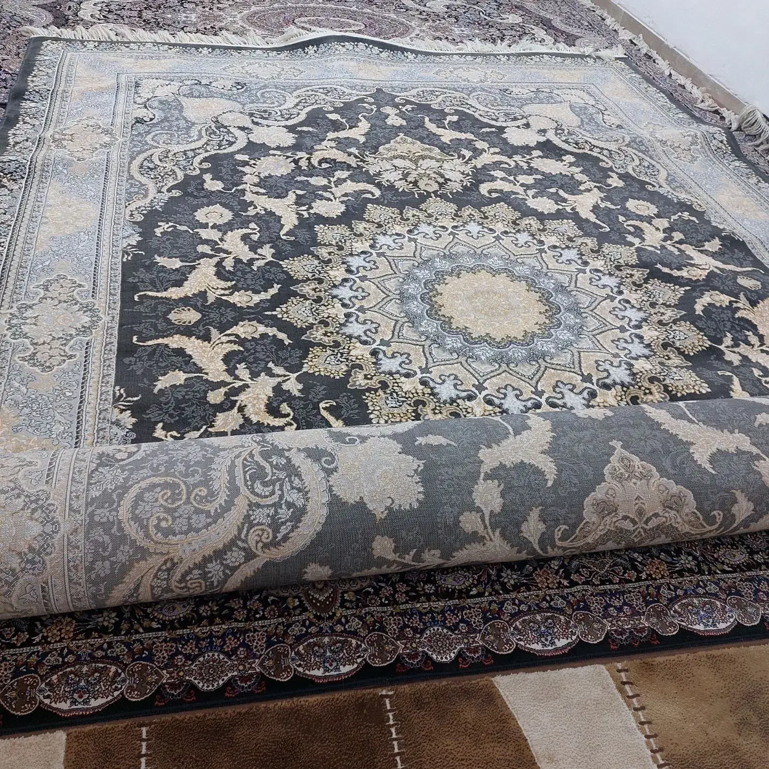 فرش|فرش|کرج, حصارک بالا|دیوار