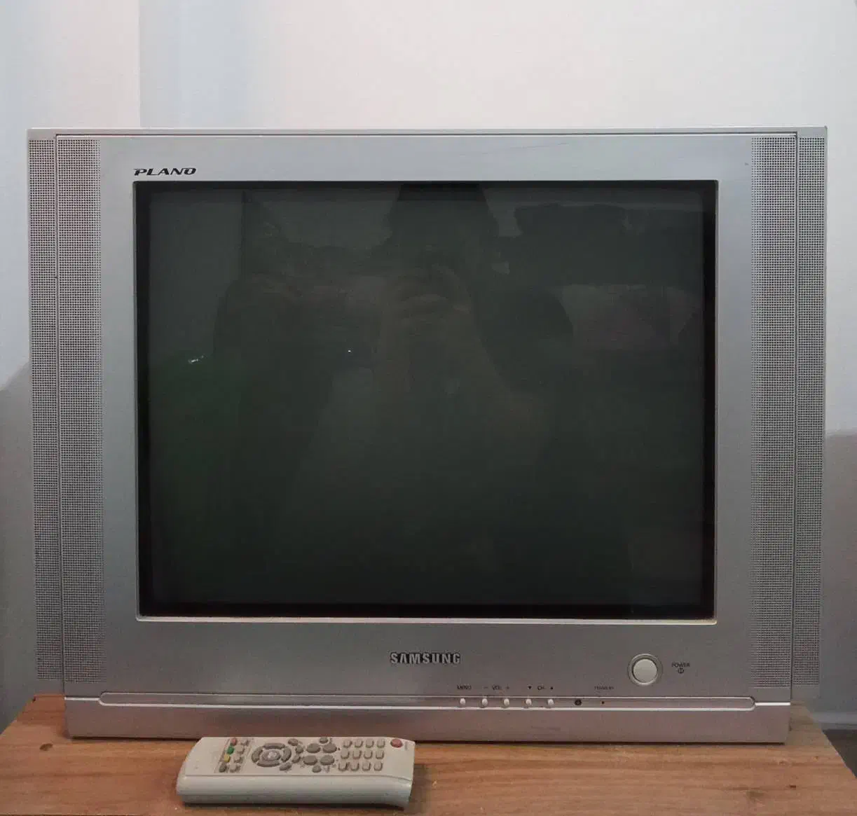 تلویزیون ۲۱ اینچ|تلویزیون و پروژکتور|چالوس, |دیوار