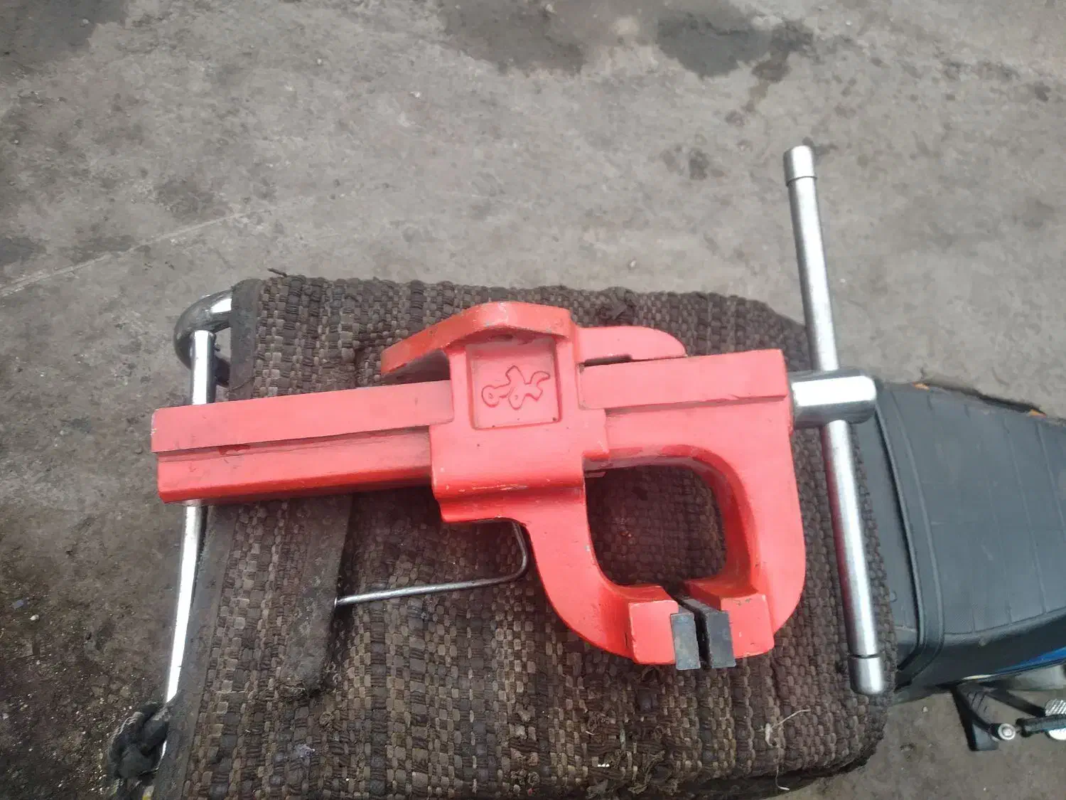 گیره آهنی نو|ابزارآلات|تهران, شوش (باغ آذری)|دیوار