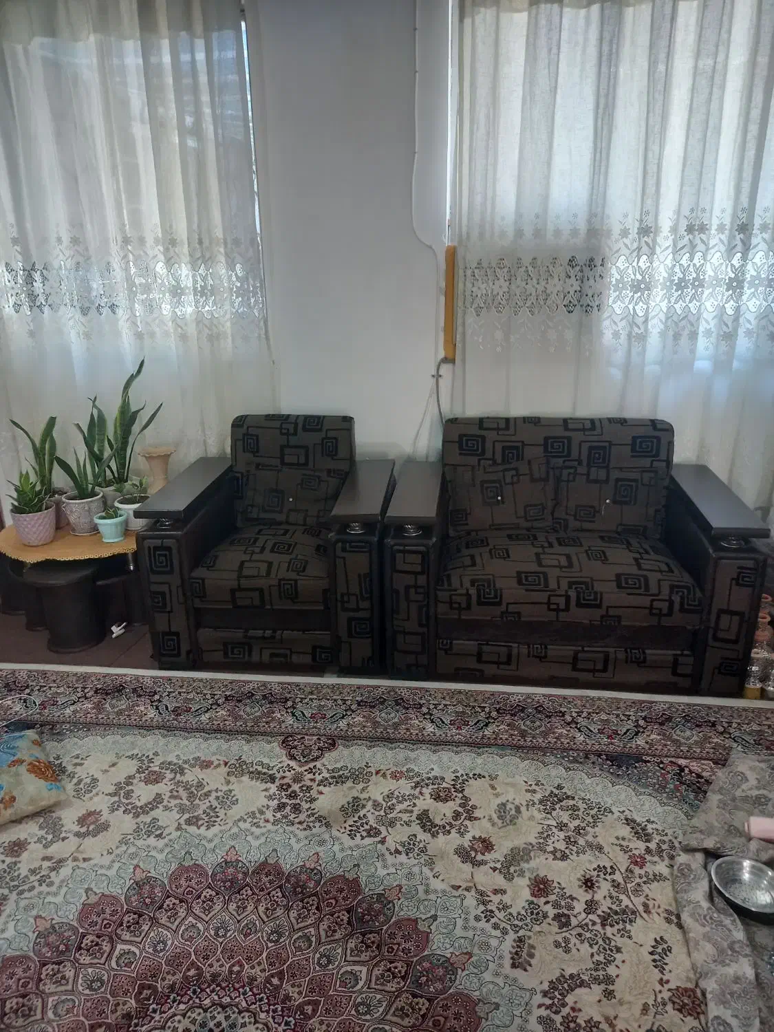 مبل ۷ نفره بامیه عسلی سیاه ای|مبلمان خانگی و میز عسلی|رشت, حومه رشت|دیوار