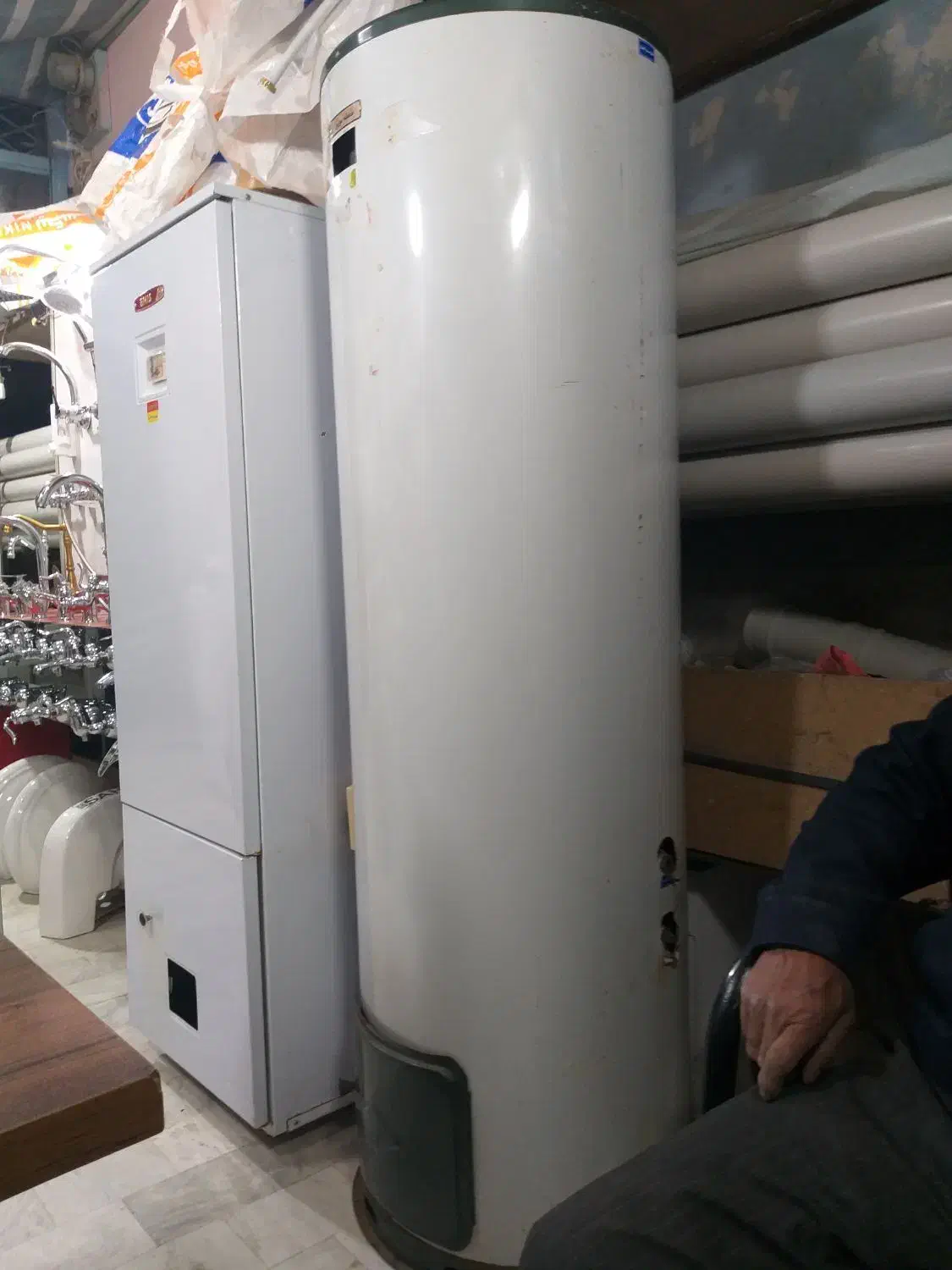 دوتا ابگرمکن استوانه ای ویخچالی فروشی|آبگرمکن، پکیج، شوفاژ|تربت‌حیدریه, طالقانی|دیوار