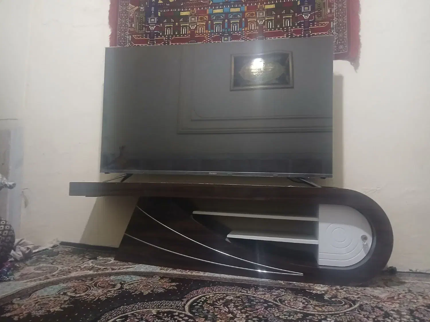 میز و تلوزیون هوشمنده 65 اینچ|تلویزیون و پروژکتور|زاهدان, |دیوار