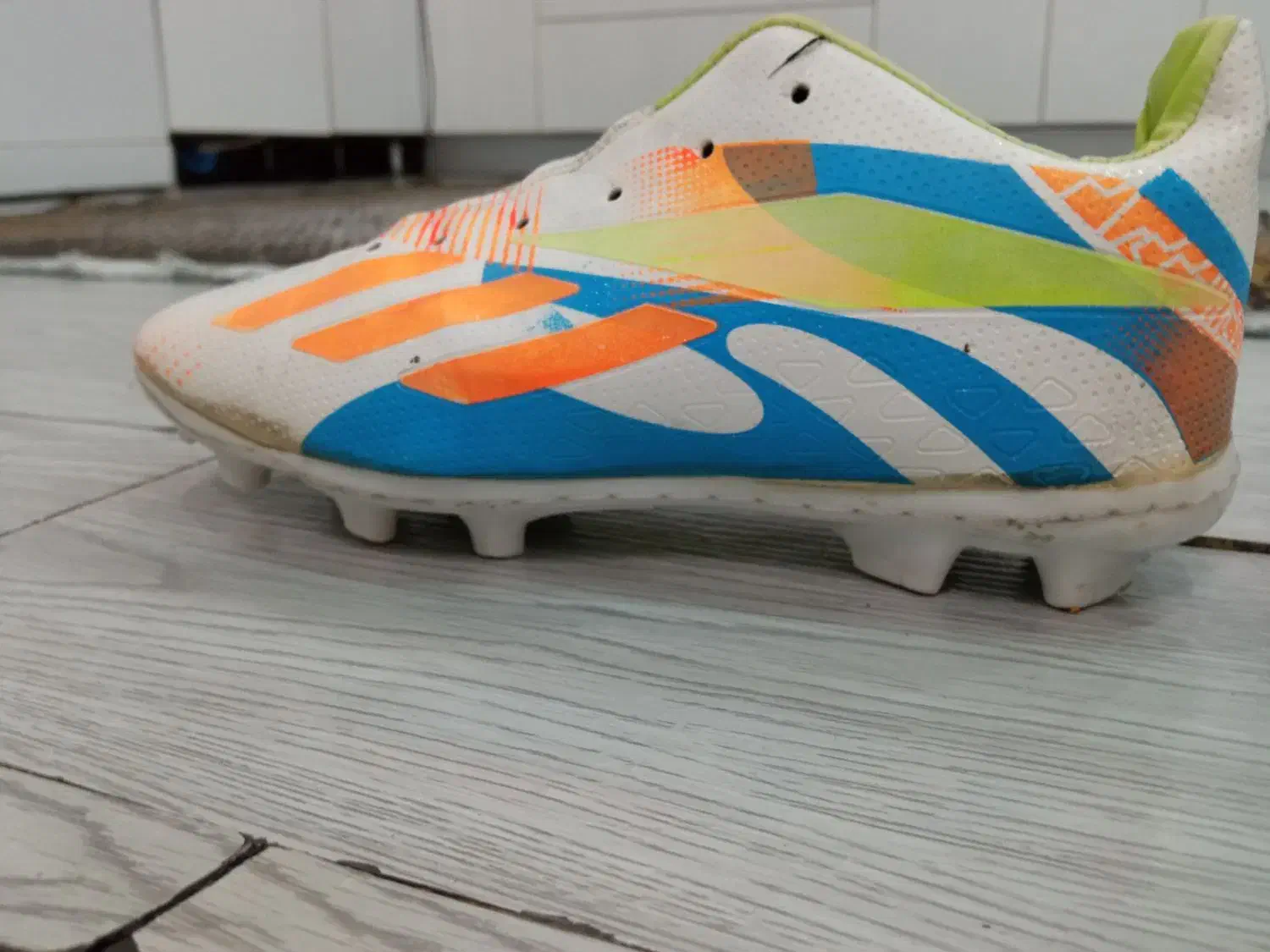 کفش ورزشی زمین طبیعی و مصنوعی|کیف، کفش، کمربند|بندر گناوه, |دیوار