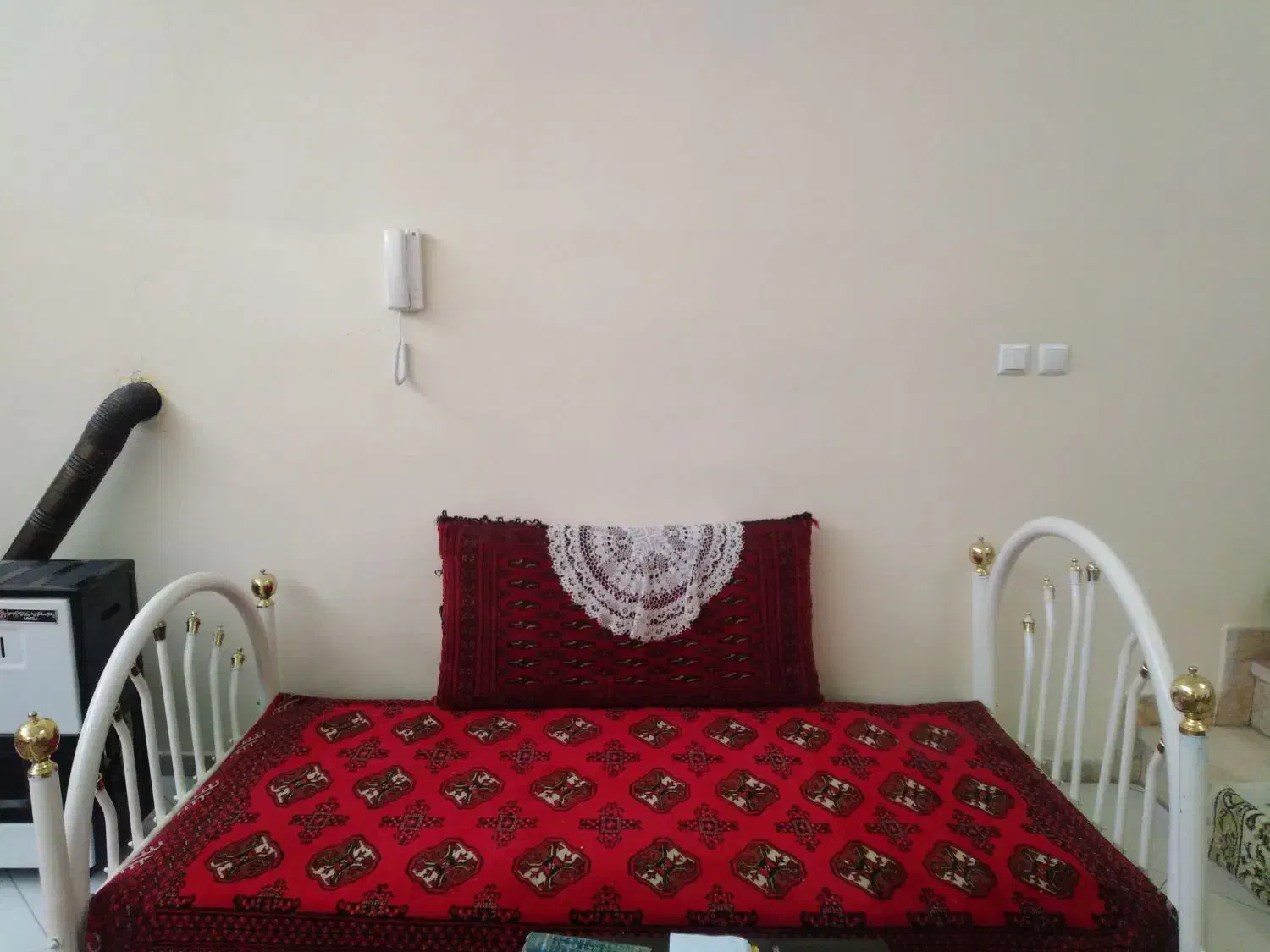 میز ناهار و تخت فرفورژه سالم و تمیز|تخت و سرویس خواب|مشهد, شهید رضوی|دیوار