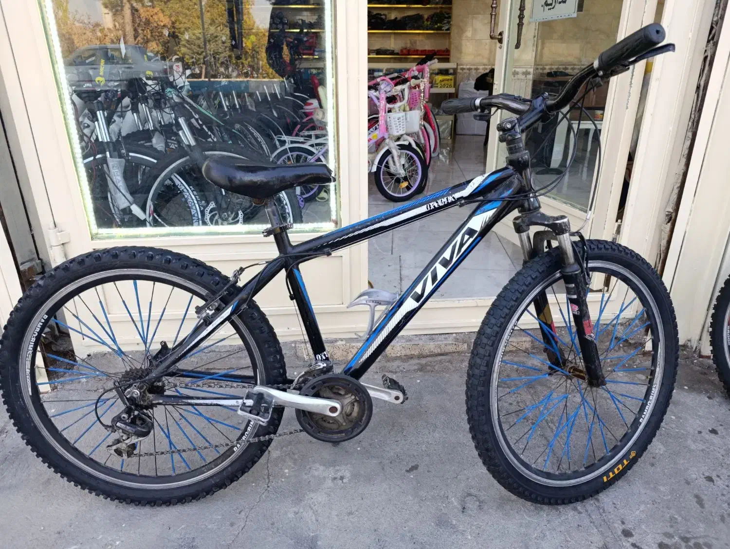 تعدادی دوچرخه ۲۶ ویوا، فلش...|دوچرخه، اسکیت، اسکوتر|اسکو, |دیوار