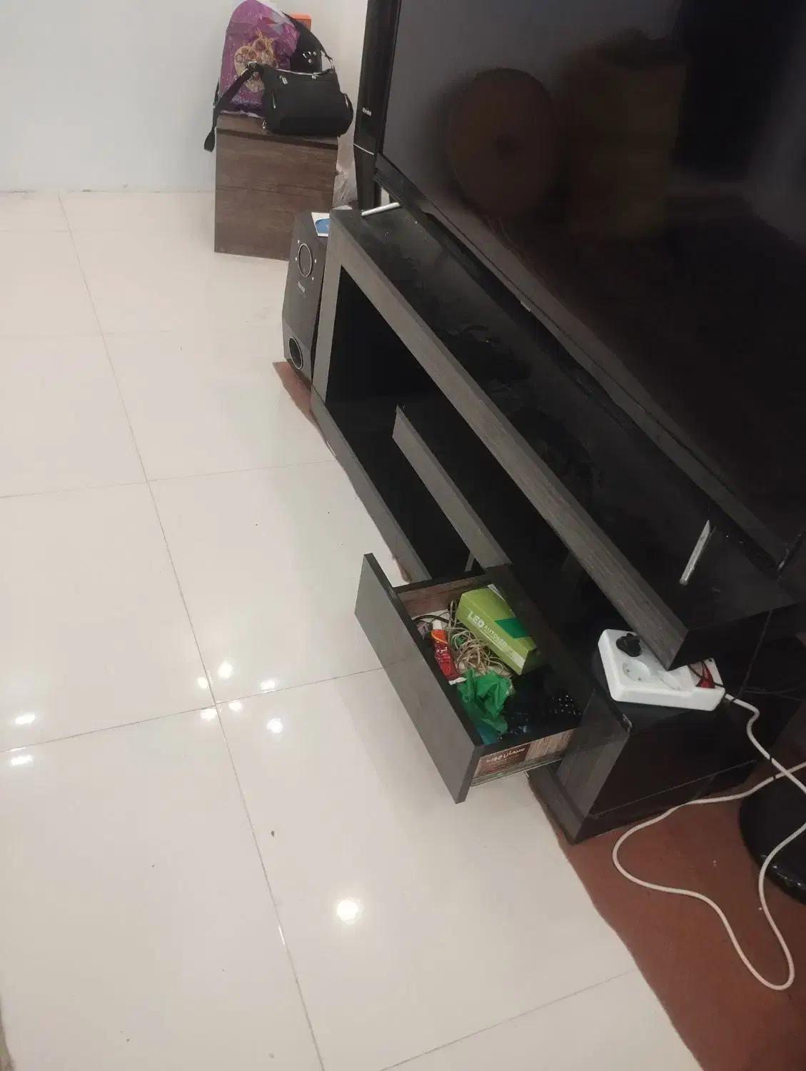 میز تلویزیون کاملا سالم|میز تلویزیون|قم, وادی السلام|دیوار