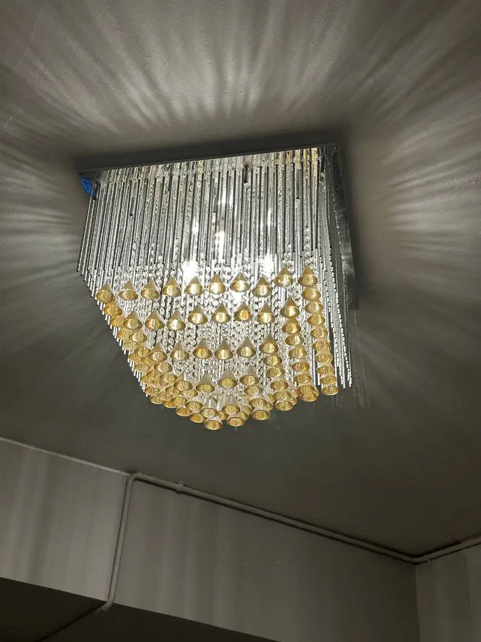 لوستر|لوستر و چراغ آویز|کرج, ساسانی (قلمستان)|دیوار