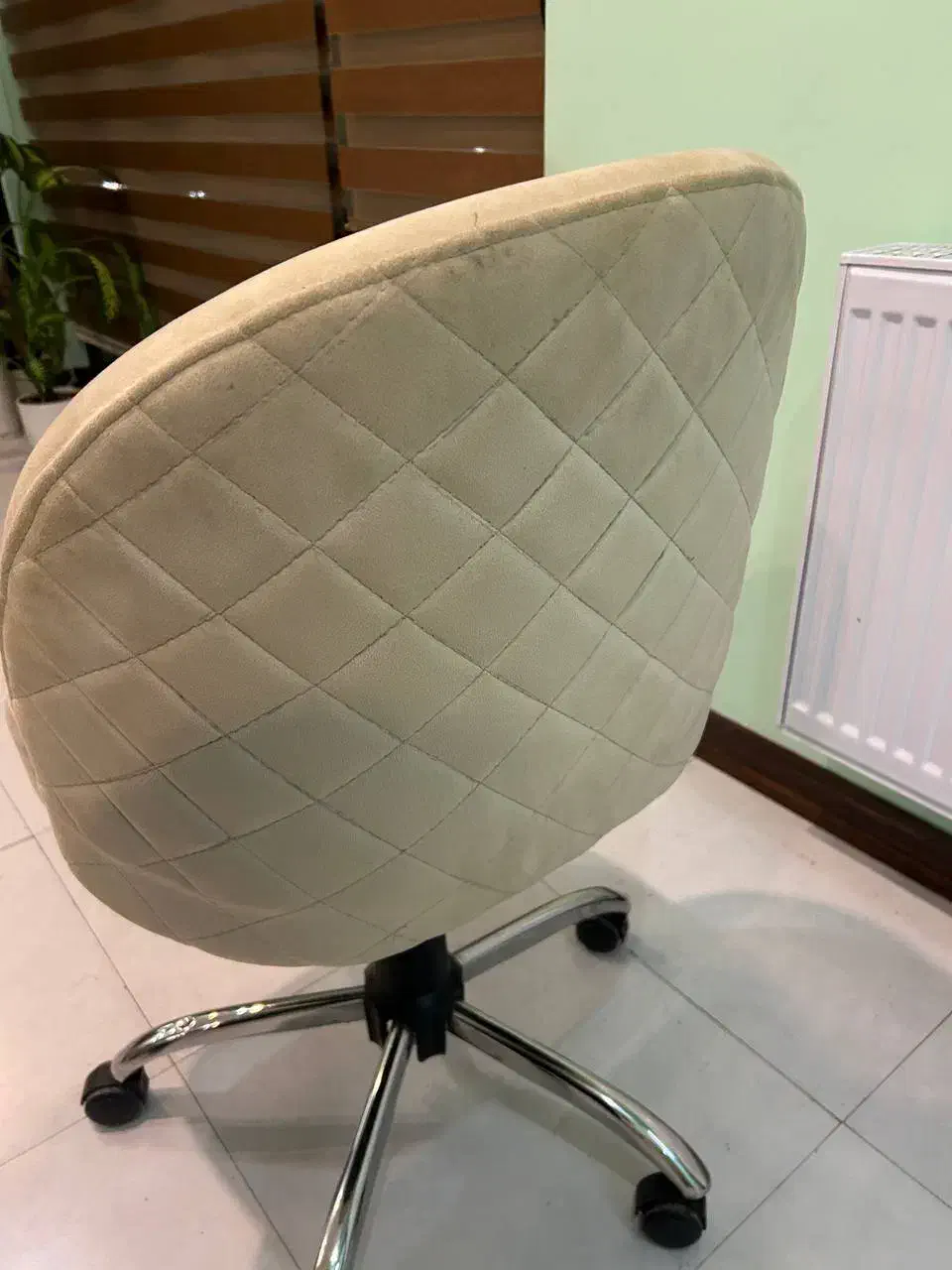 سه عدد صندلی|صندلی و نیمکت|قم, سالاریه|دیوار