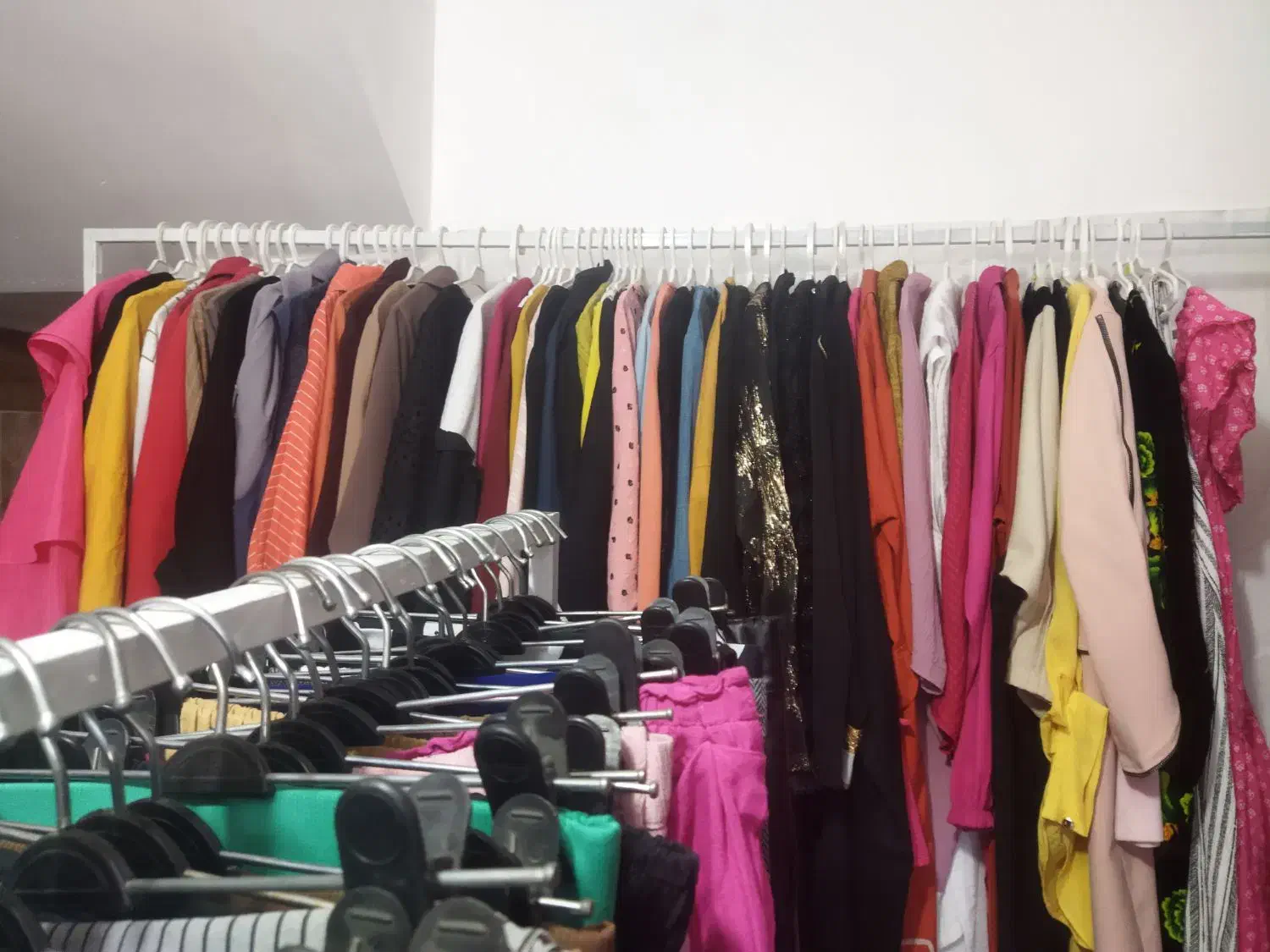 لباس استوک زنانه در حد نو|لباس|قم, محمد آباد|دیوار