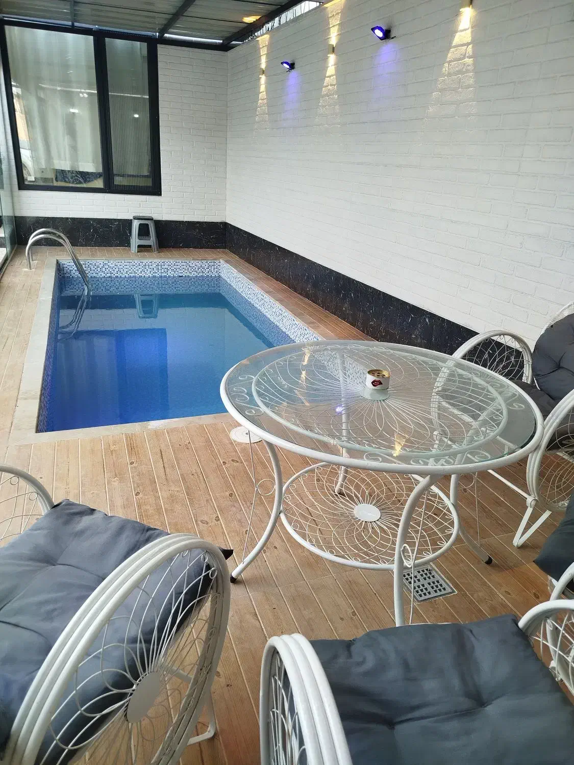 اجاره روزانه ده ویلا استخردار نوساز قزوین|اجارهٔ کوتاه‌مدت ویلا و باغ|قزوین, |دیوار