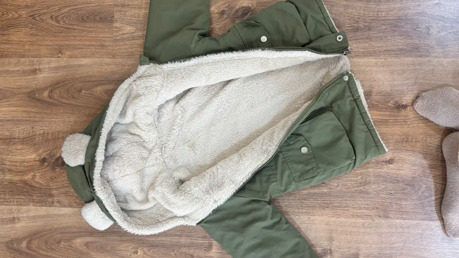 کاپشندخترانه سایز ۱۳۰مناسب ۵ تا ۶ سال|کفش و لباس بچه|بندر انزلی, معلم|دیوار