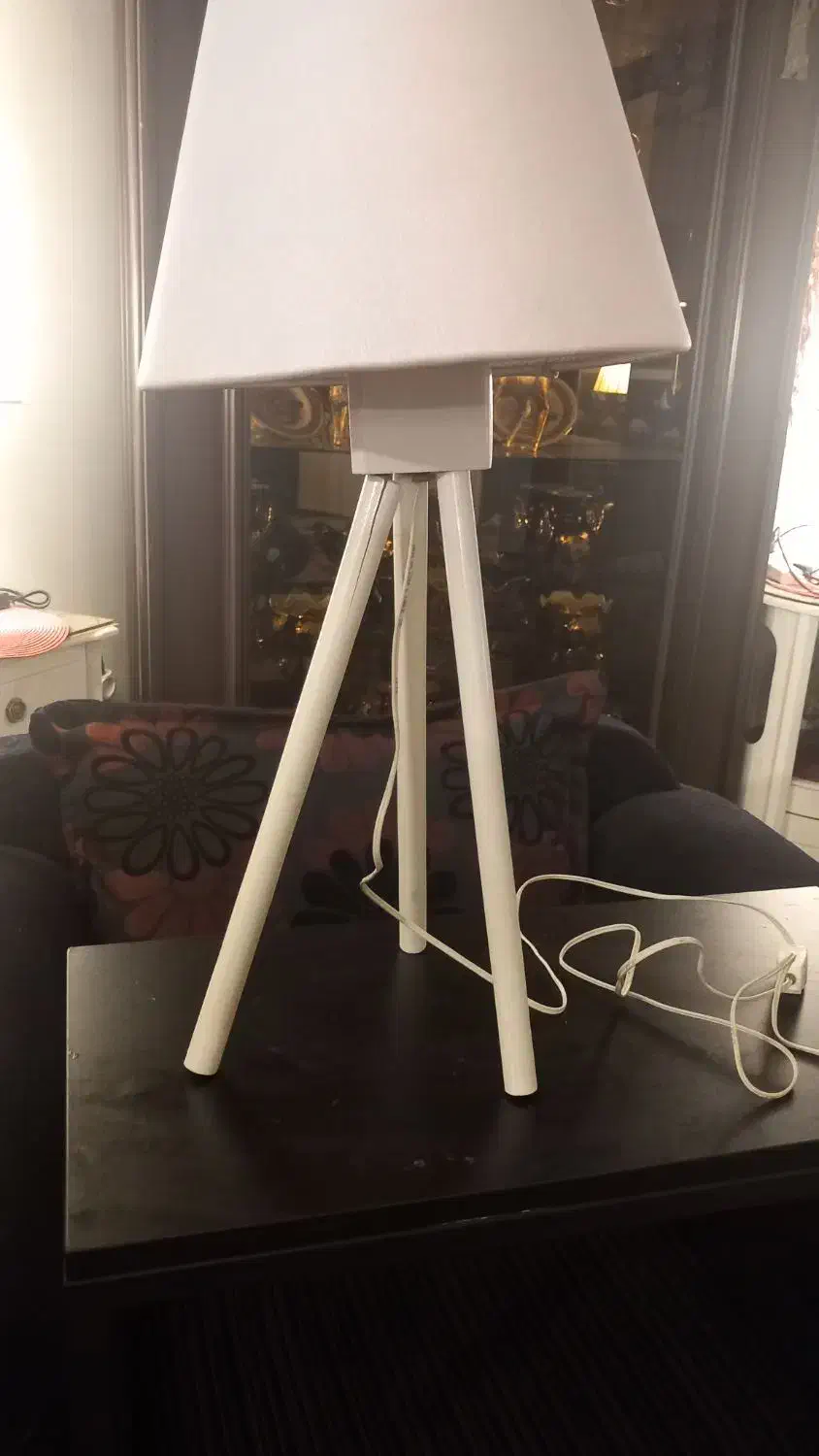 ابلژور رو میزی سه پایه|چراغ خواب و آباژور|پردیس, فاز ۸|دیوار