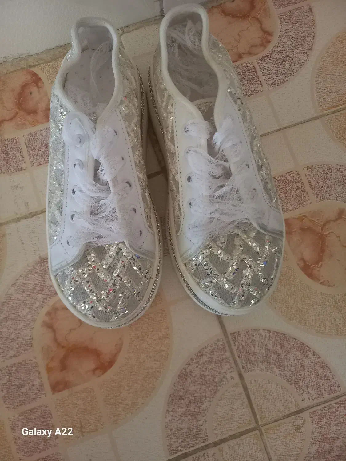 کتونی شیک|کیف، کفش، کمربند|زند, |دیوار