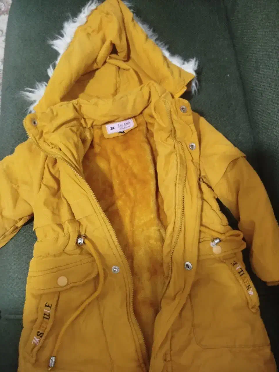 کاپشن دخترانه|لباس|قم, قلعه کامکار|دیوار