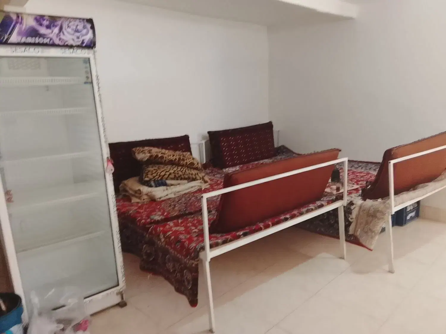 دوعدد تخت|تخت و سرویس خواب|رشتخوار, |دیوار