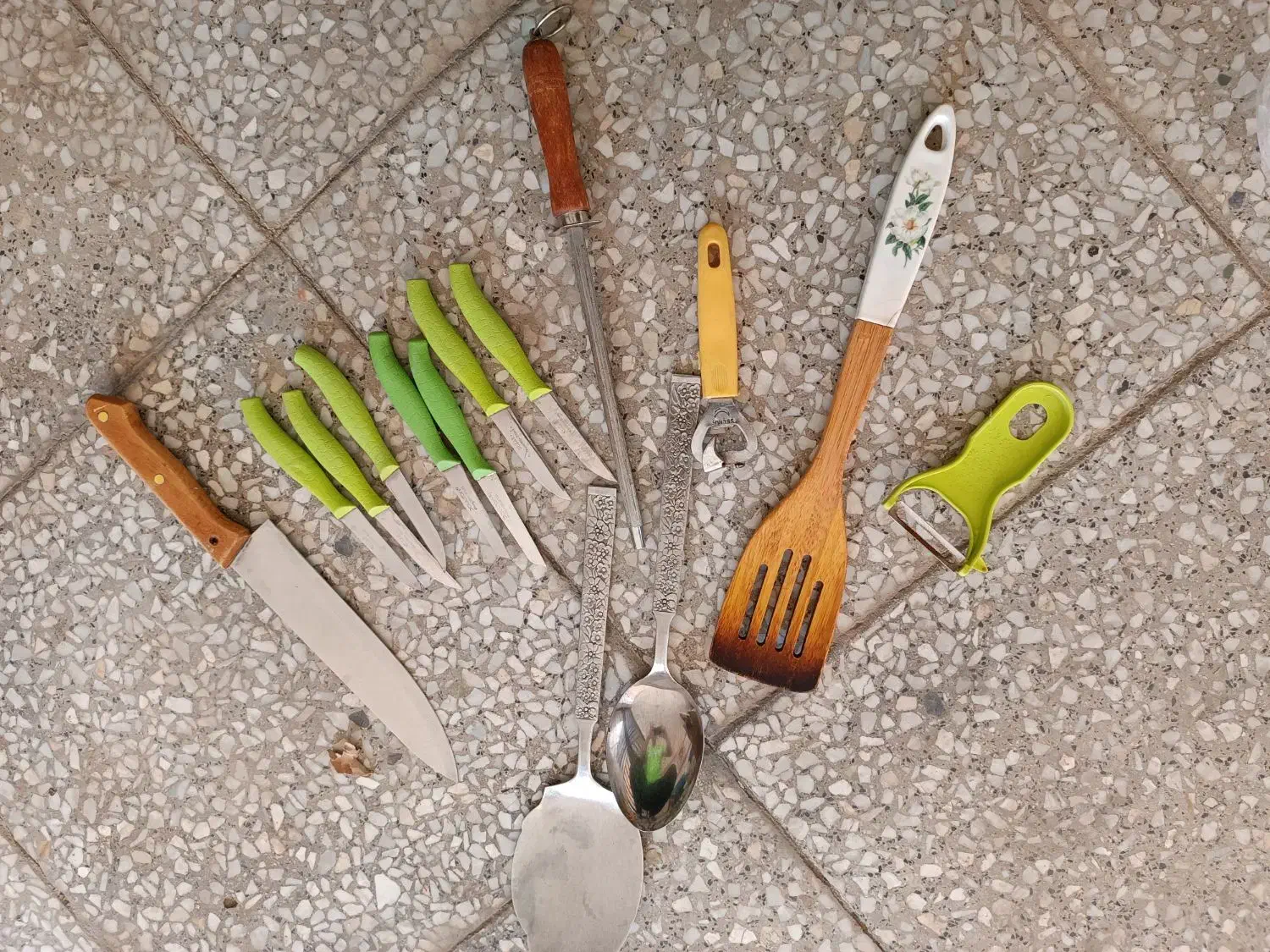 قاشق و چنگال|ظروف سرو و پذیرایی|شاهین‌شهر, خانه کارگر|دیوار