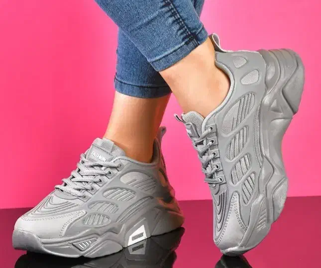 کتونی|کیف، کفش، کمربند|بندر انزلی, باغ زمانی|دیوار