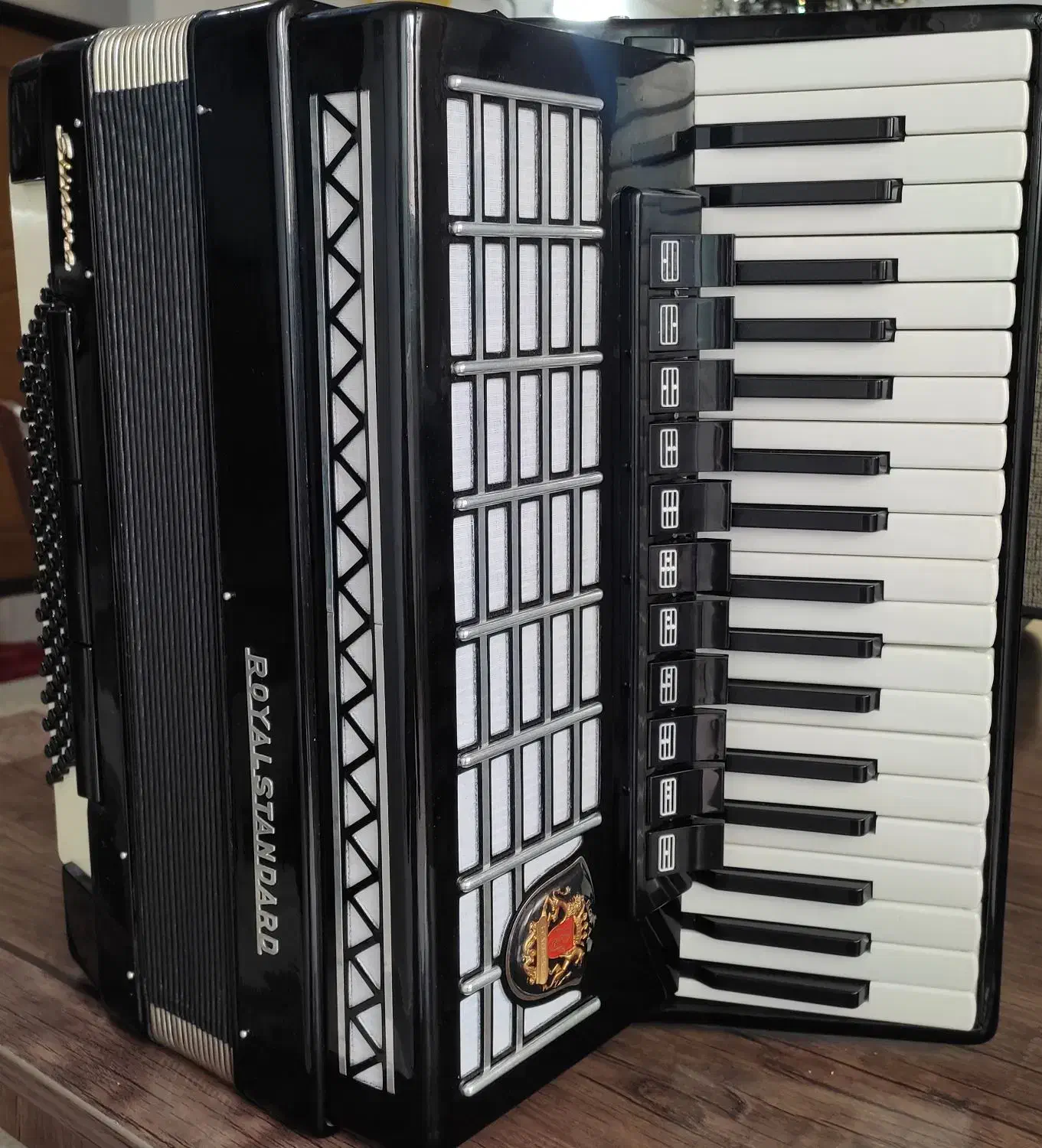 آکادئون رویال استاندارد|پیانو، کیبورد، آکاردئون|شبستر, |دیوار