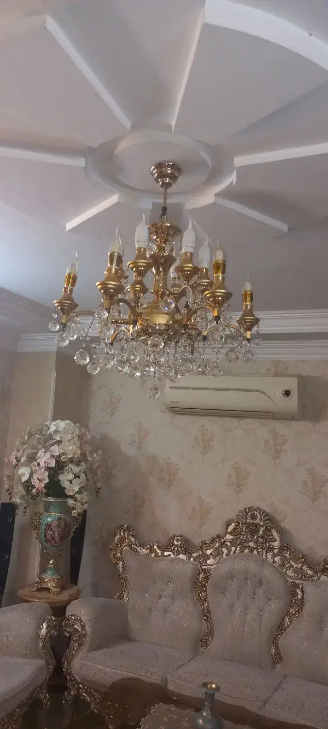 لوستر دوازده شعله|لوستر و چراغ آویز|ری, شهید غیوری (ابن باویه)|دیوار