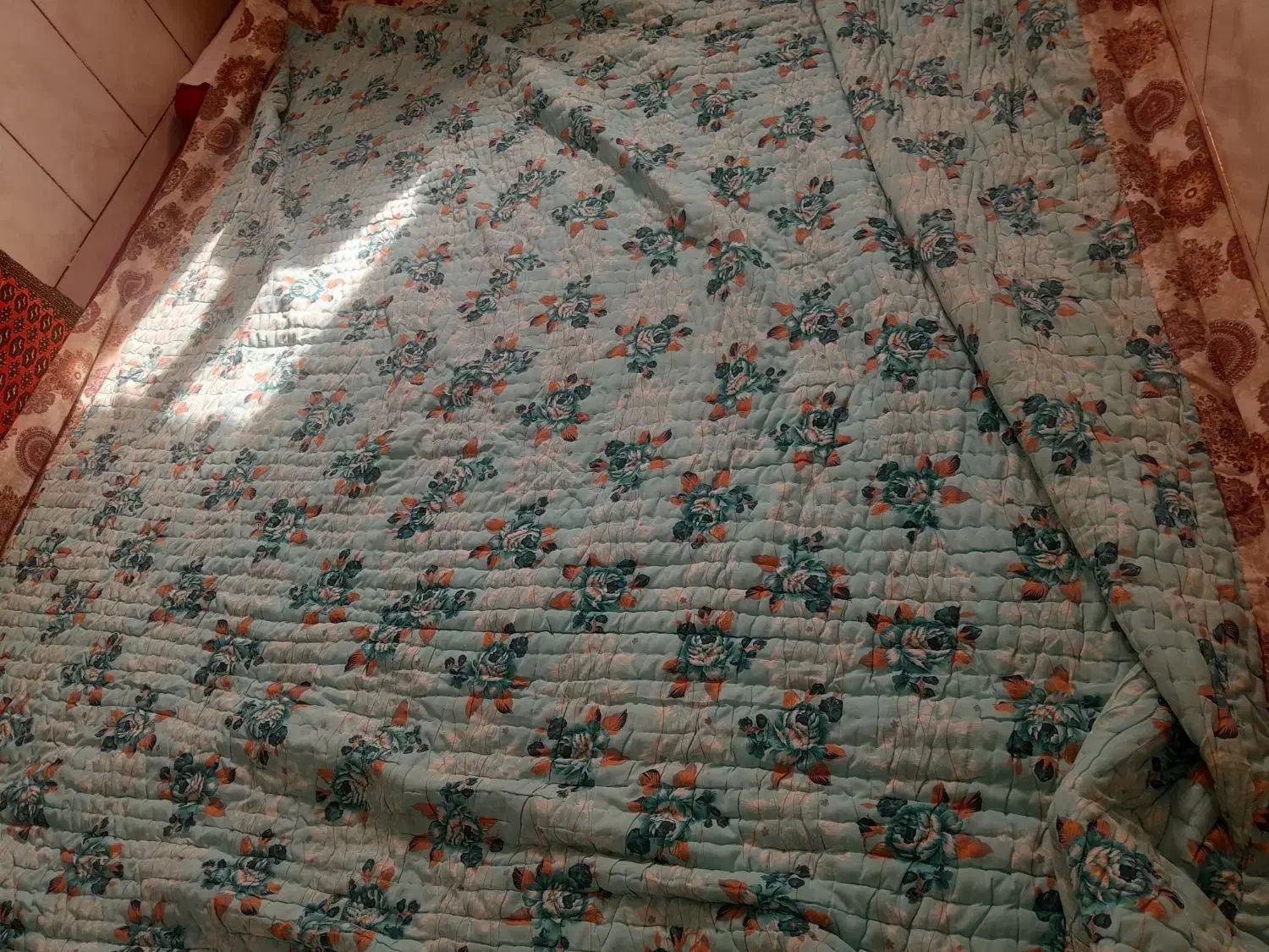 لحاف کرسی|رختخواب، بالش، پتو|بیجار, |دیوار