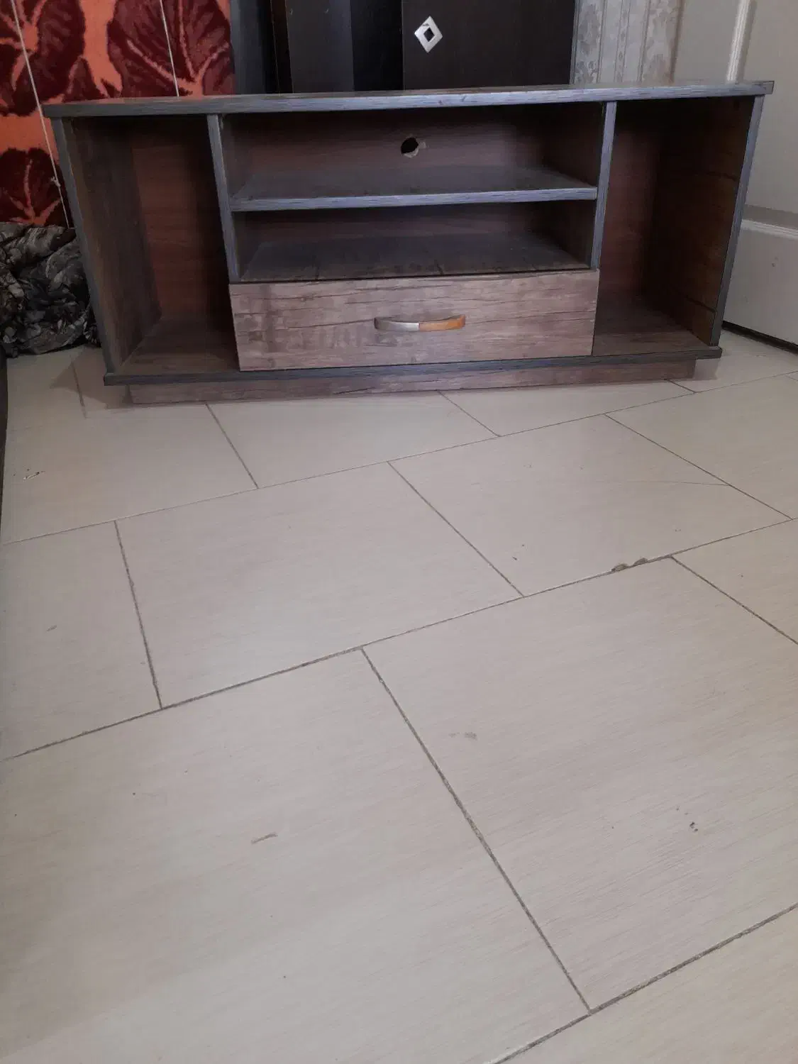 میز تی وی درحد نو|میز تلویزیون|هشتگرد, شهرک آپادانا|دیوار