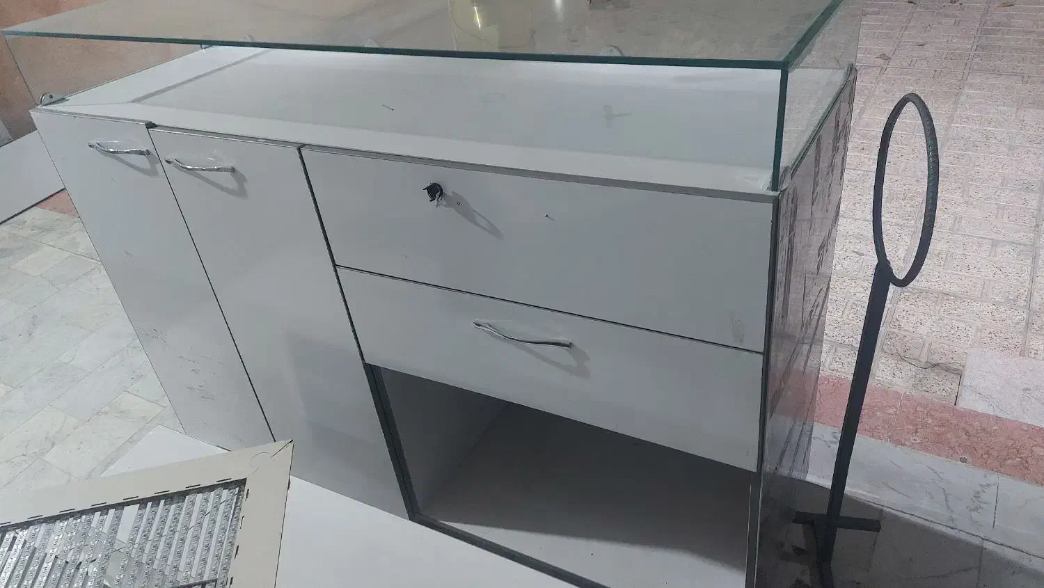 پیشخوان و کمد برای مغاذه نو قیمت داخل چت|مبلمان اداری|صفادشت, |دیوار