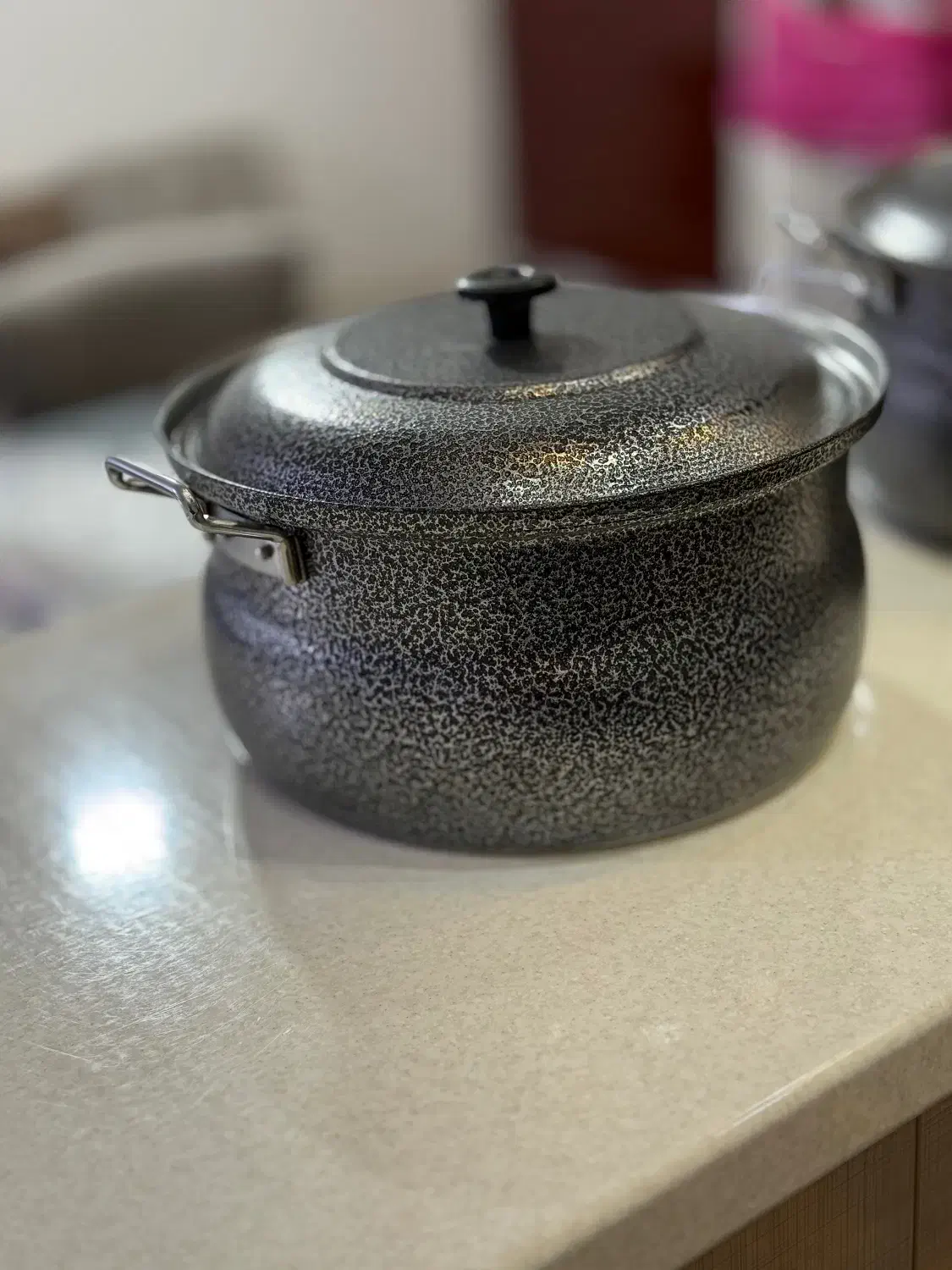 قابلمه|ظروف پخت‌وپز|سنندج, |دیوار