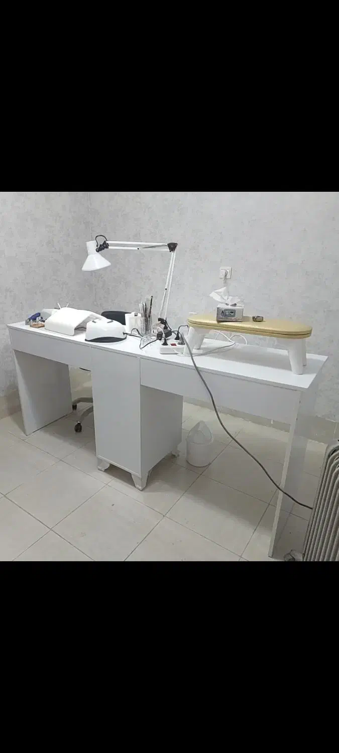 میز دونفره کاشت ناخن به همراه استند کمد دار|آرایشگاه و سالنهای زیبایی|فولادشهر, B2|دیوار