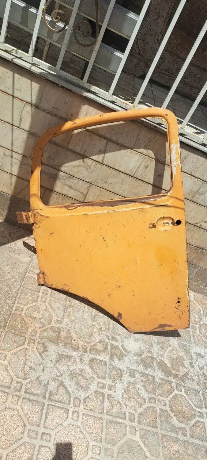 درب سمت راننده بنز ۱۹۲۴ مونتاژ خارج|قطعات یدکی و لوازم جانبی|میانه, |دیوار