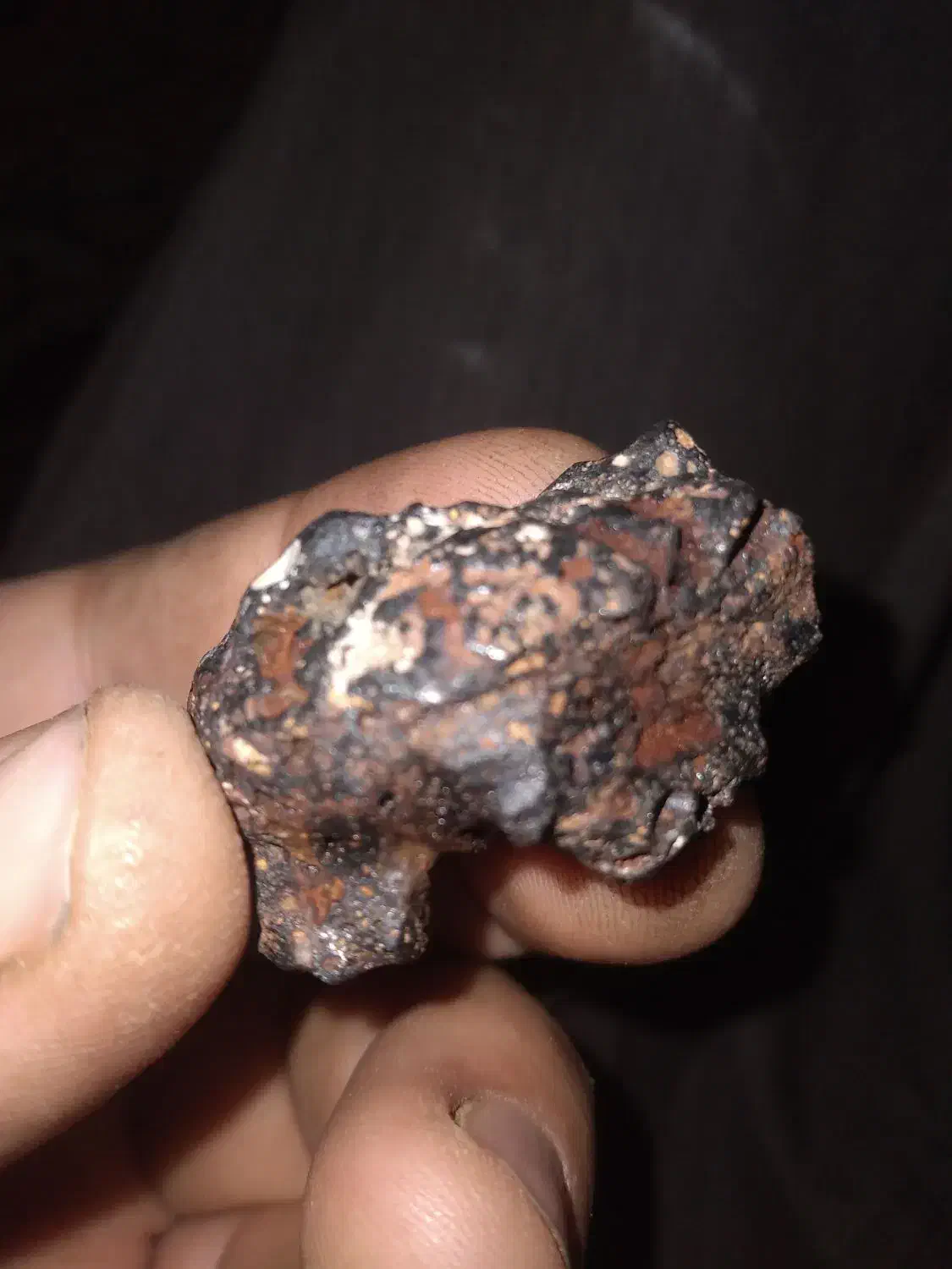 سلام من یک سنگ پیدا کردم که شبیه شهاب سنگ|جواهرات|فامنین, |دیوار