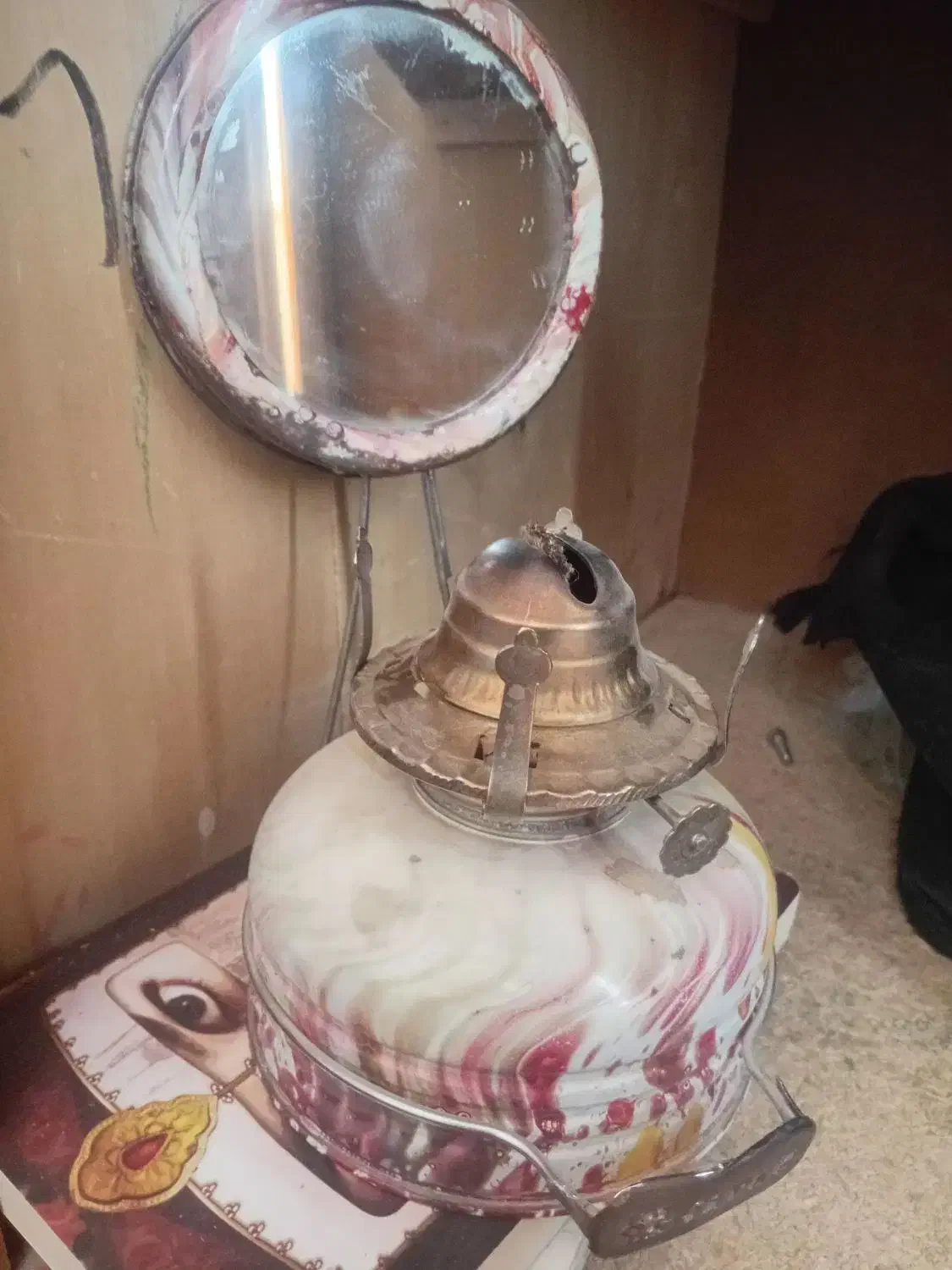 چراغ نفتی|کلکسیون اشیاء عتیقه|برخوار, |دیوار