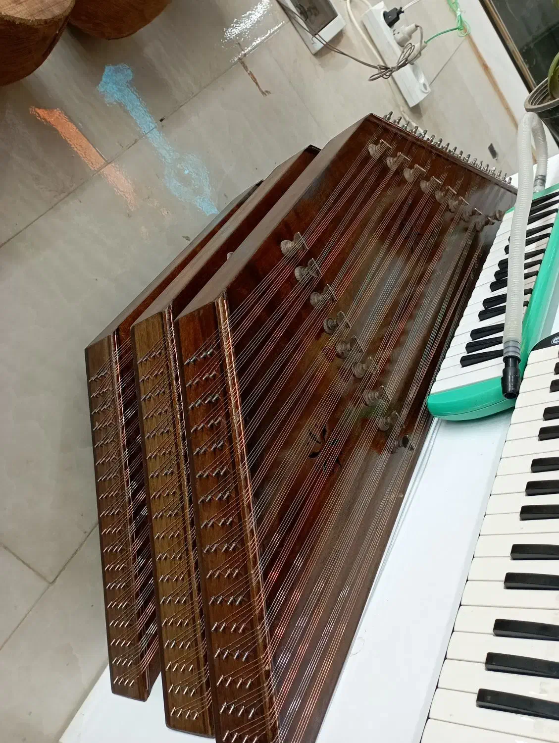 سنتور خوش صدا|سازهای سنتی|شیروان (خراسان), |دیوار