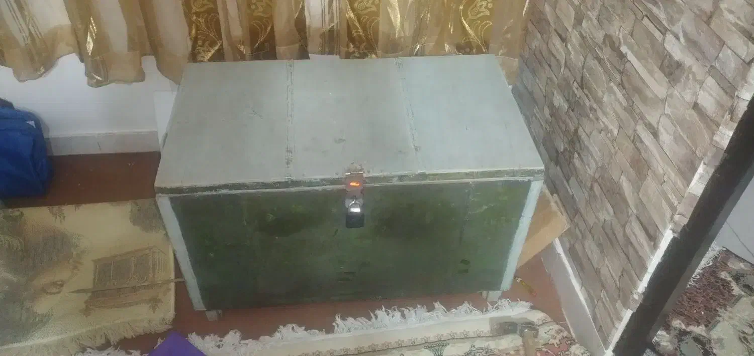 صندوق یخدان قدیمی با روکش آلمینیومی|کلکسیون اشیاء عتیقه|تبریز, |دیوار