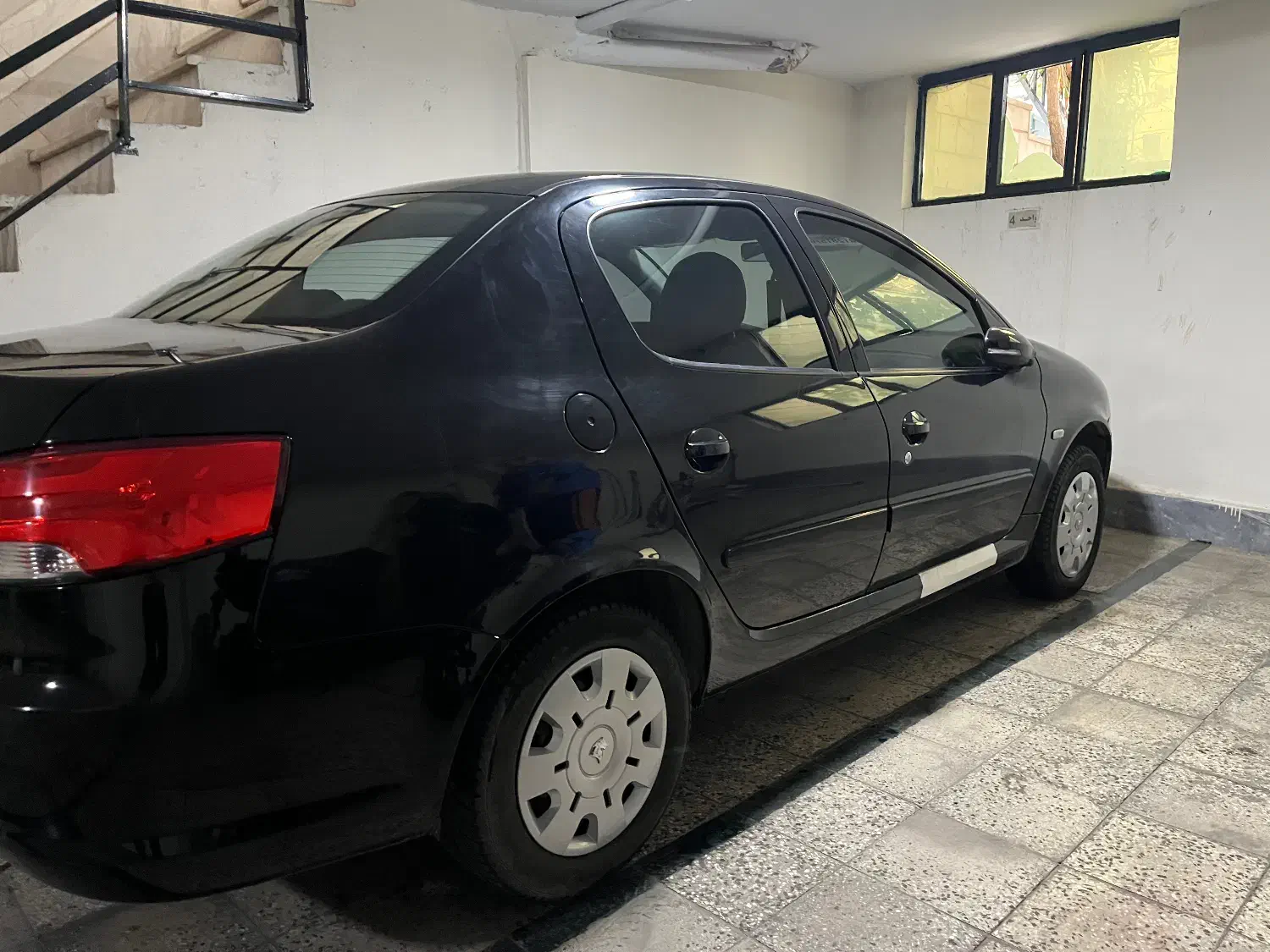 رانا پلاس ۱۴۰۰ در حد صفر|خودرو سواری و وانت|لاهیجان, شیشه گران|دیوار