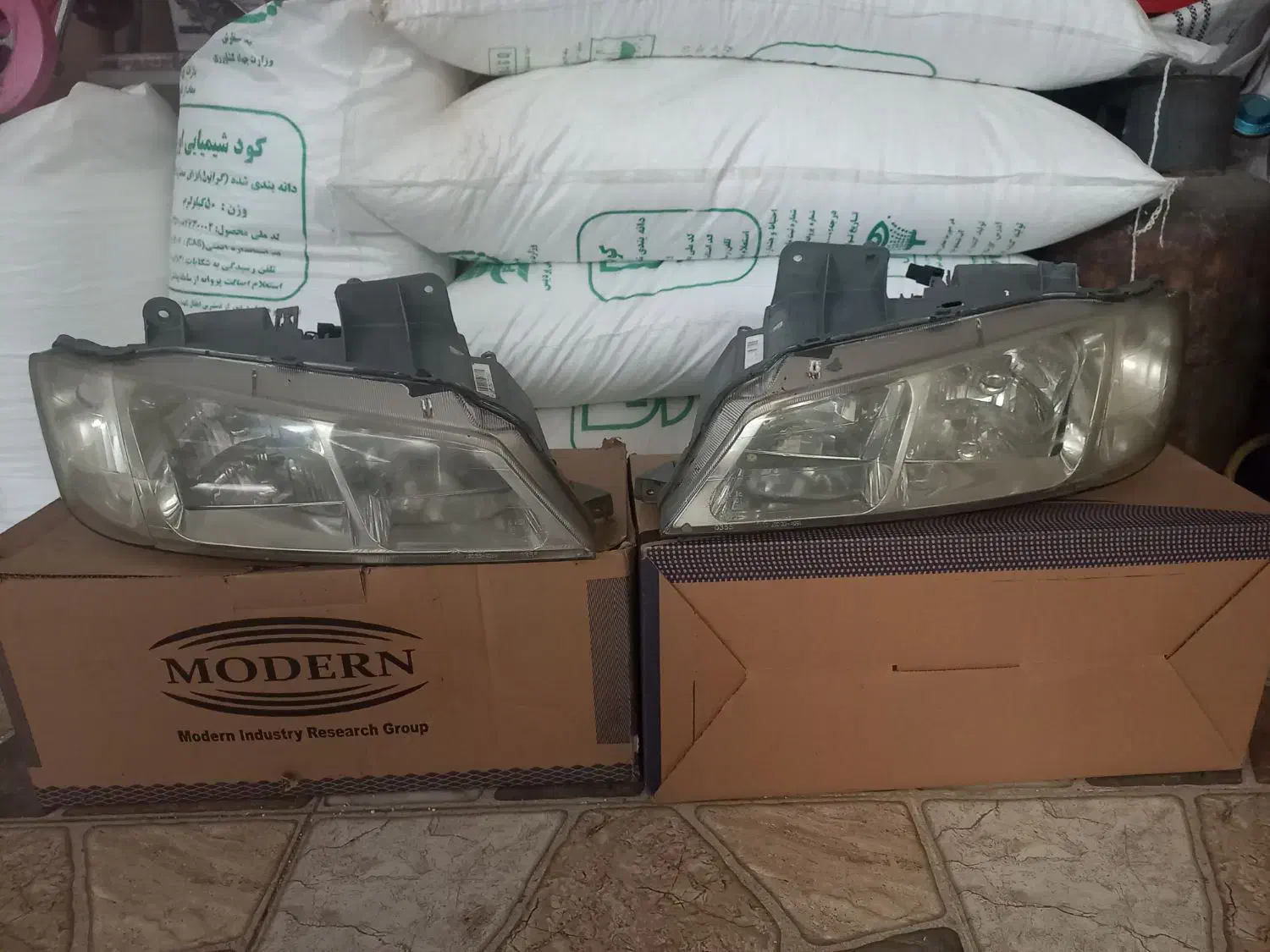 چراغ جلو پژو پارس دست دوم بدون لامپ|قطعات یدکی و لوازم جانبی|خرم‌آباد, |دیوار
