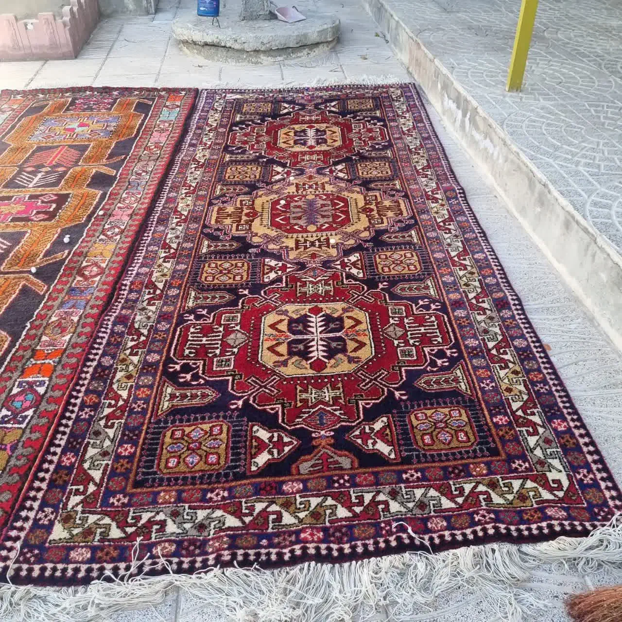 تعدادی فرش ماشینی ودست باف|فرش|مشگین شهر, |دیوار