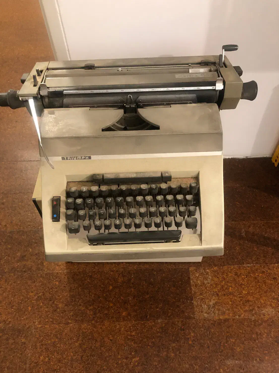 ماشین تایپ فارسی ،تریومفtriumph عتیقه|کلکسیون اشیاء عتیقه|تهران, زعفرانیه|دیوار