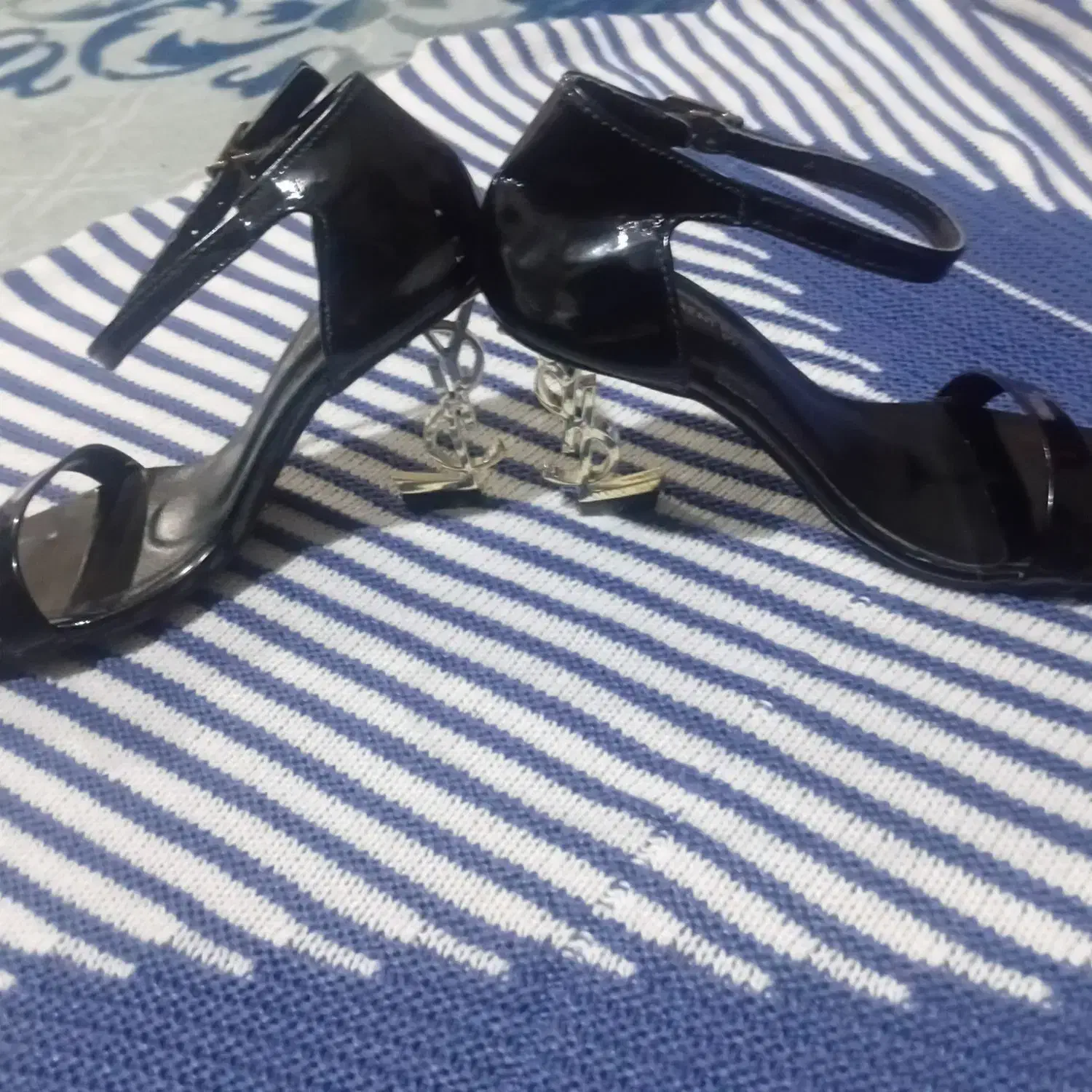 فروشی|کیف، کفش، کمربند|سراوان, |دیوار