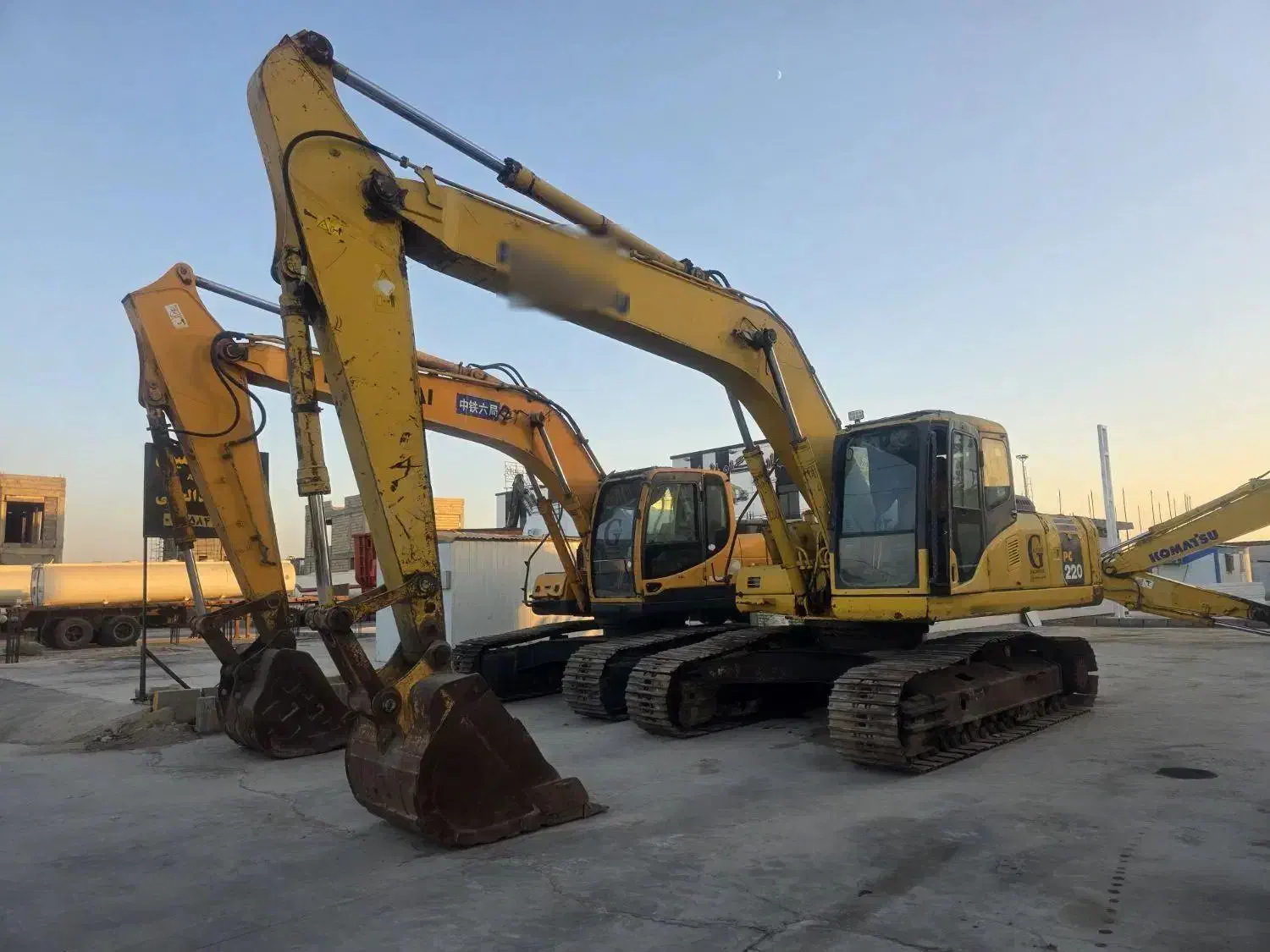 بیل میکانیکی کوماتسو ۲۲۰ خط ۷ پلاک منطقه آزاد|خودرو سنگین|اهواز, پردیس دو|دیوار