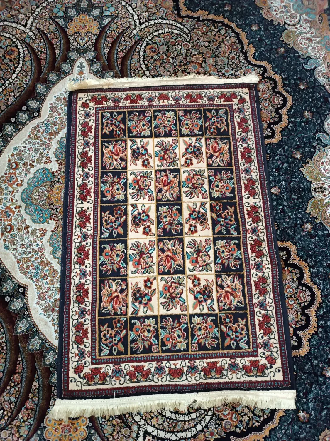 فرش و قالیچه بسیار زیبا و کاملا سالم|فرش|تهران, خانی آباد نو جنوبی|دیوار