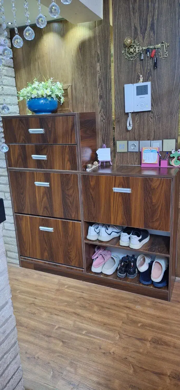 جاکفشی|جاکفشی، کمد، دراور|اصفهان, ملاصدرا|دیوار