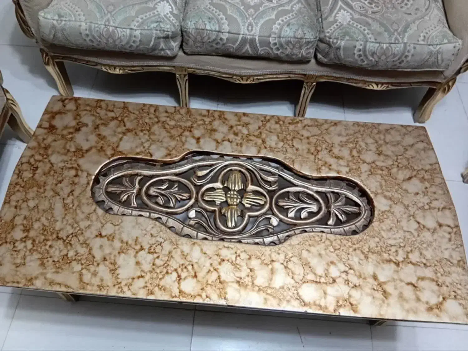 سلطنتی|مبلمان خانگی و میز عسلی|آران و بیدگل, |دیوار