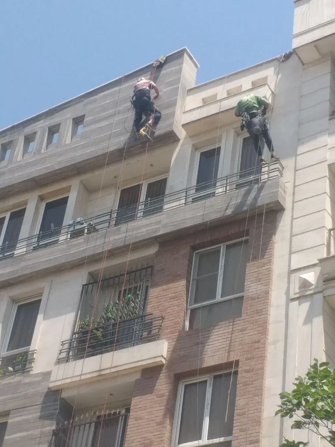 نماشویی ،شستشوی نما ، پیچ رولپلاک نما ، طناب راپل|خدمات نظافت|تهران, مرزداران|دیوار