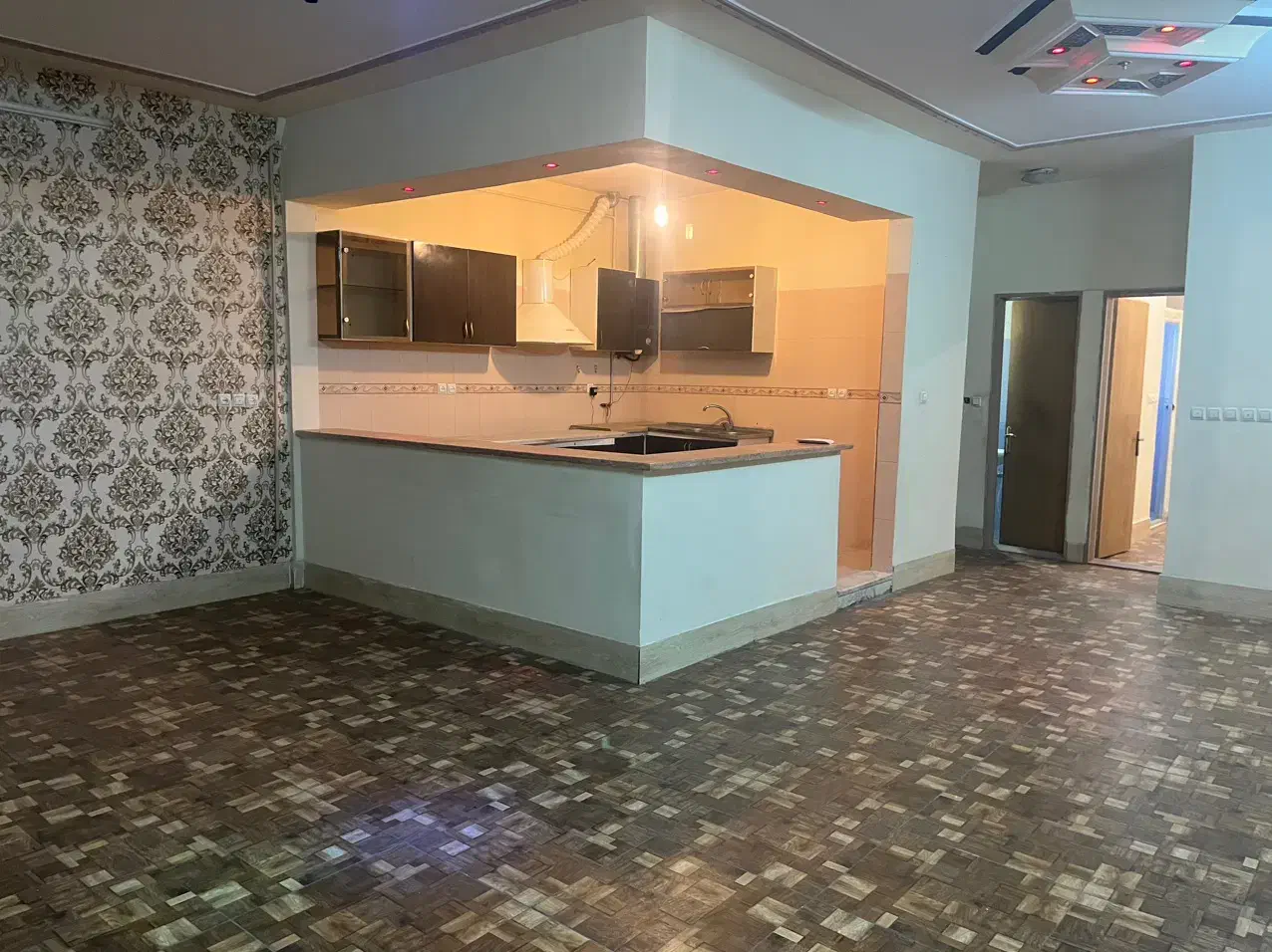 اجاره طبقه همکف خیابان رازی نبش چهارراه  علمدار|اجارهٔ آپارتمان|سبزوار, همت|دیوار