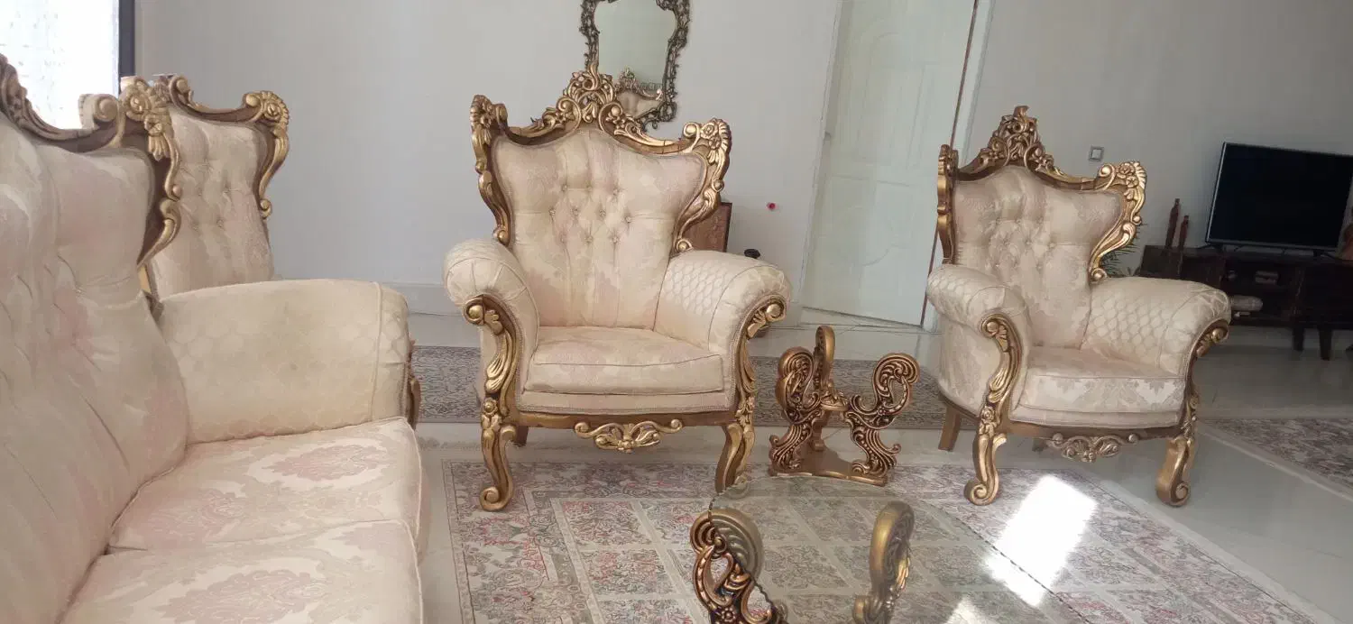 مبل سلطنتی ۹ نفره با میز جلو مبلی و دو میز عسلی|مبلمان خانگی و میز عسلی|قائن, |دیوار