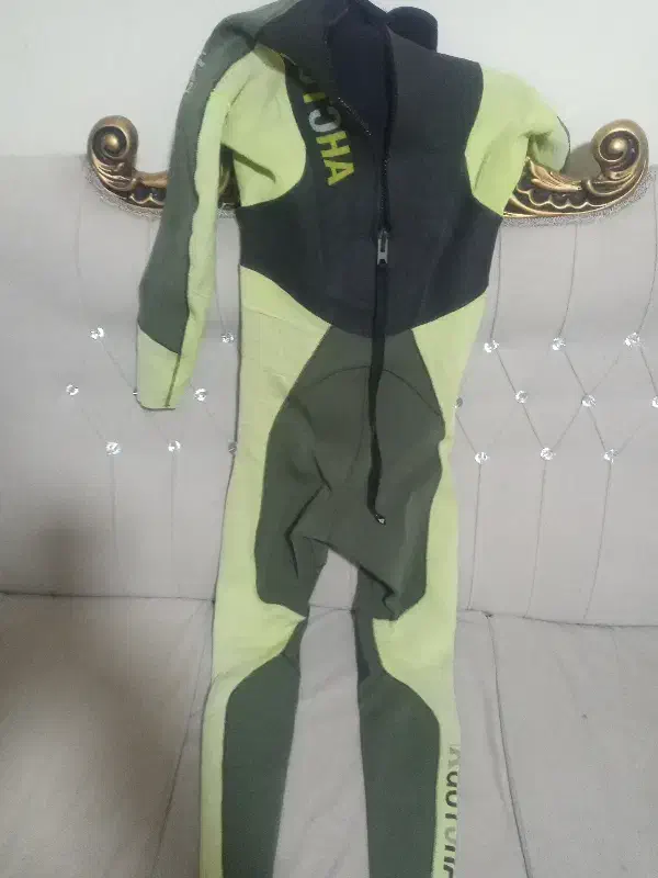 لباس غواصی|غواصی و ورزشهای آبی|پرند, فاز ۶|دیوار