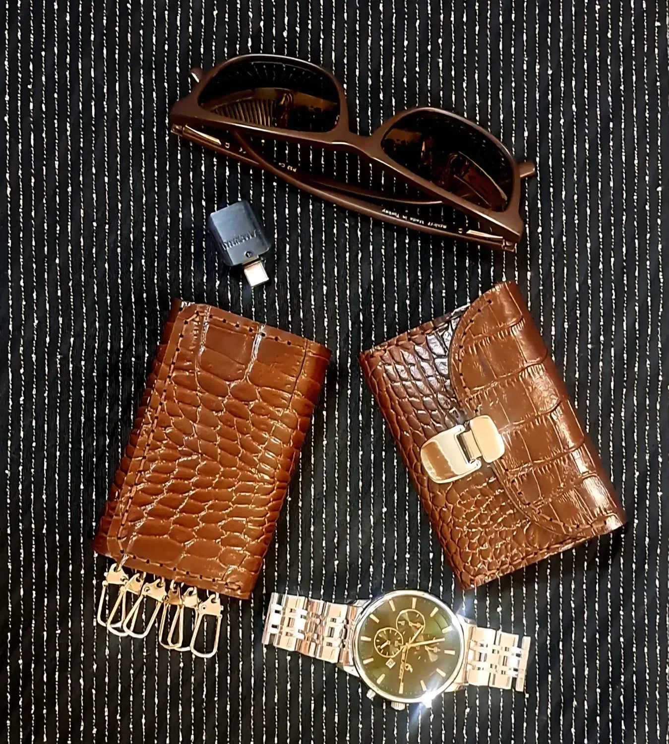 چرم دست دوز گاو، بز، شتر|کیف، کفش، کمربند|تربتحیدریه, پارک کاشانی|دیوار