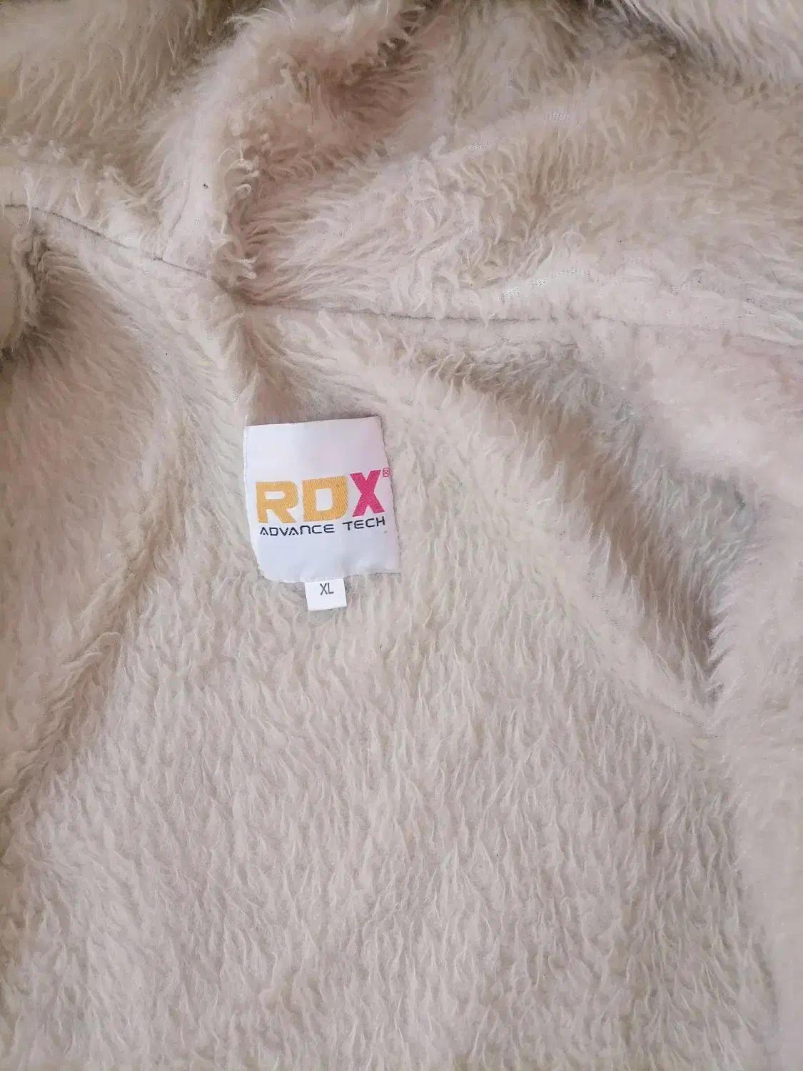 کاپشن|لباس|قم, لبچال|دیوار