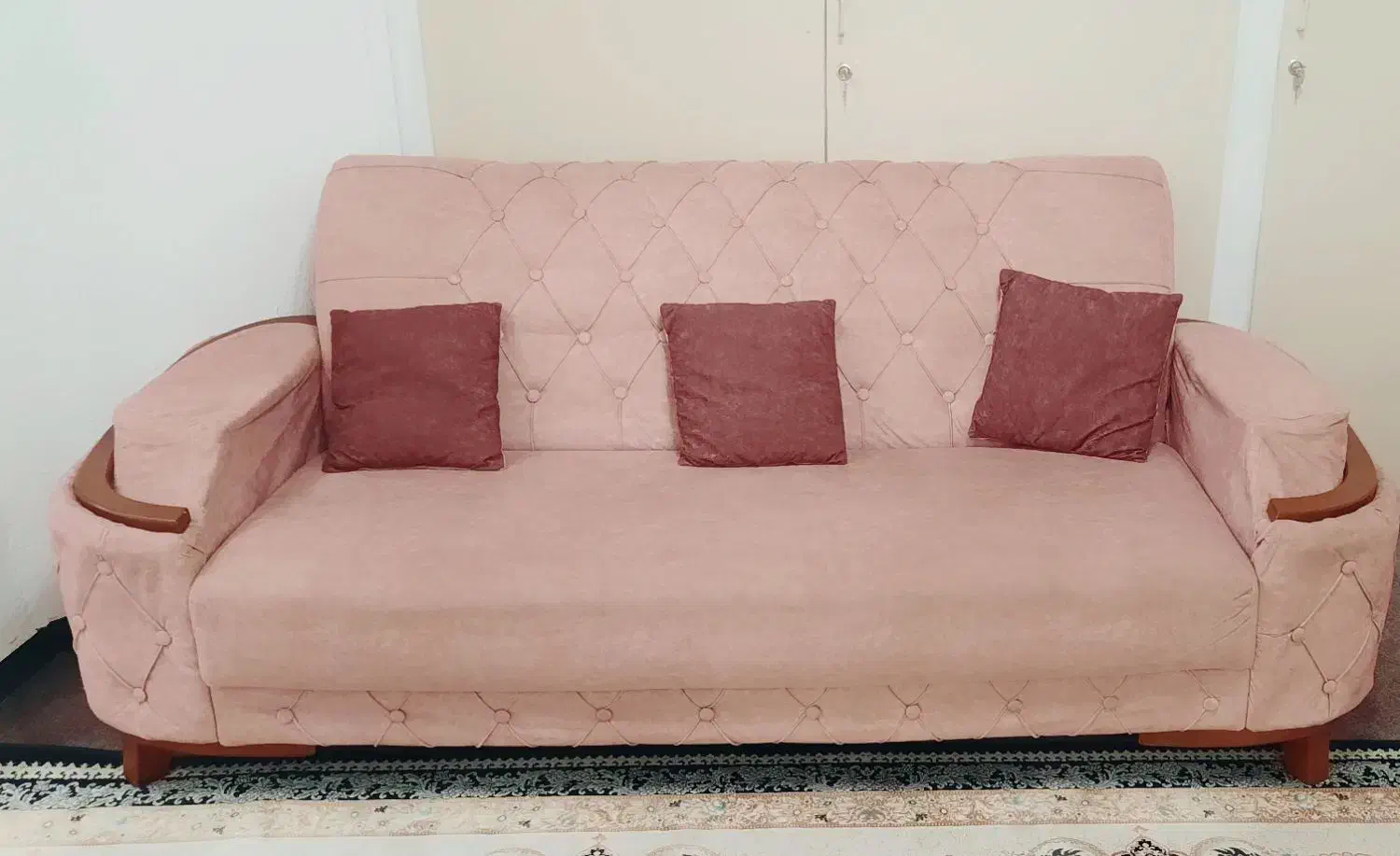 مبل|مبلمان خانگی و میز عسلی|رشت, چله خانه|دیوار